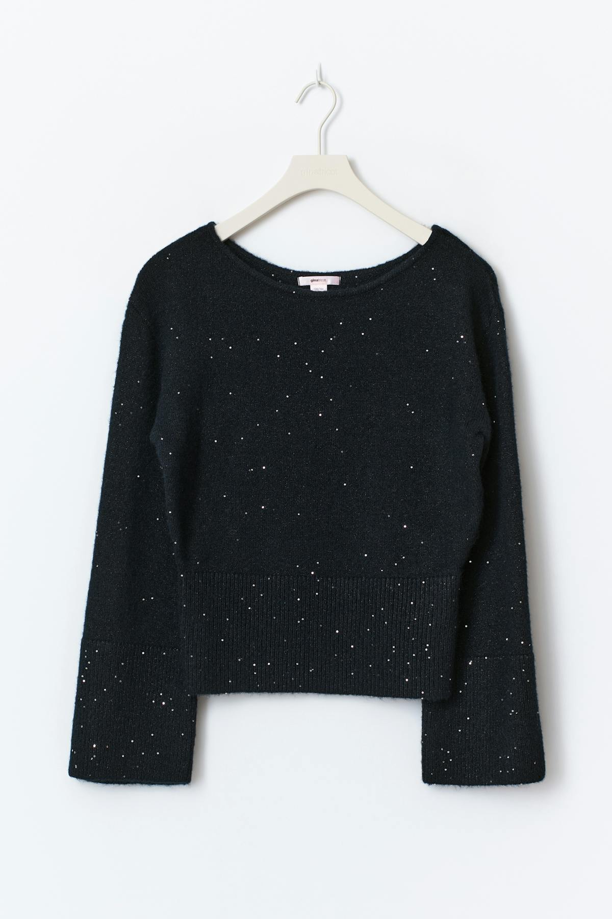 Y shaped knitted sweater