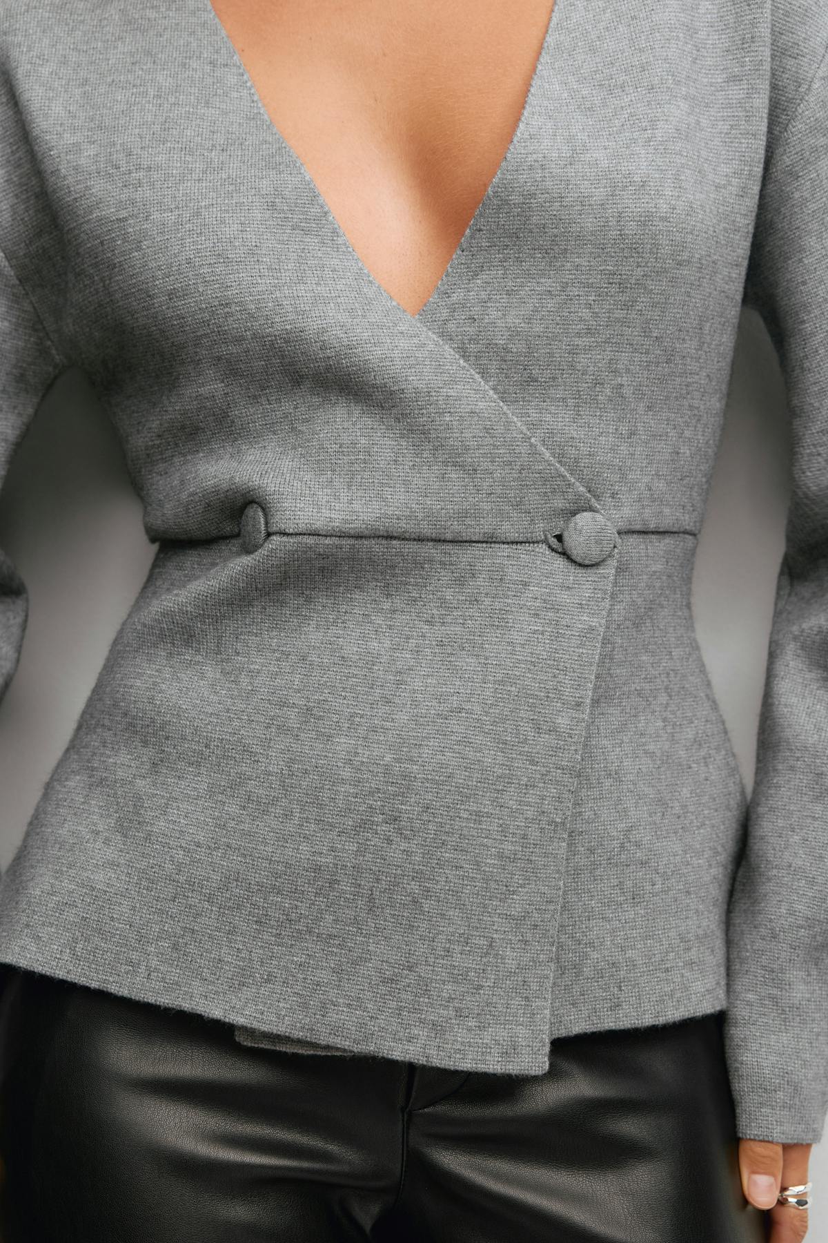 Shaped knitted cardigan