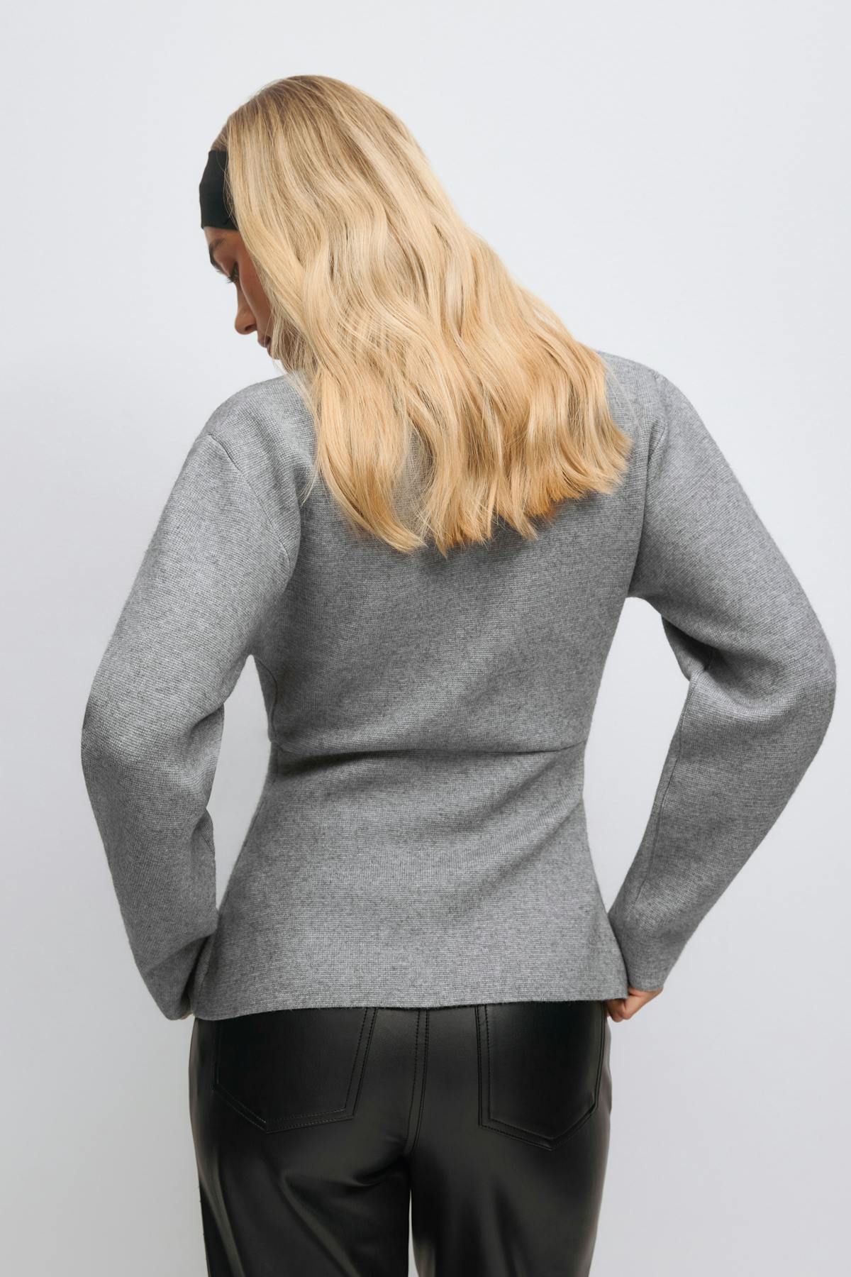 Shaped knitted cardigan