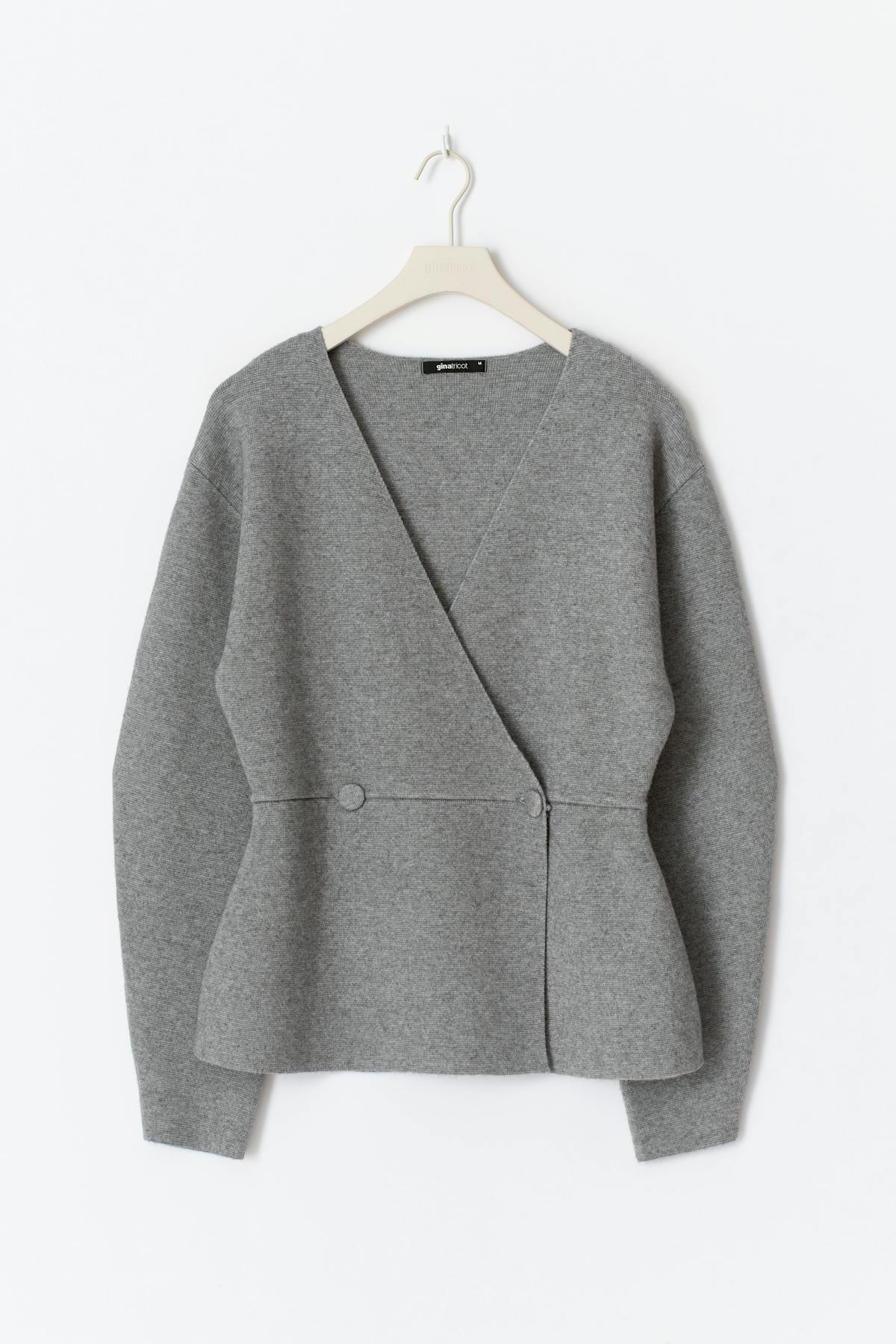Shaped knitted cardigan