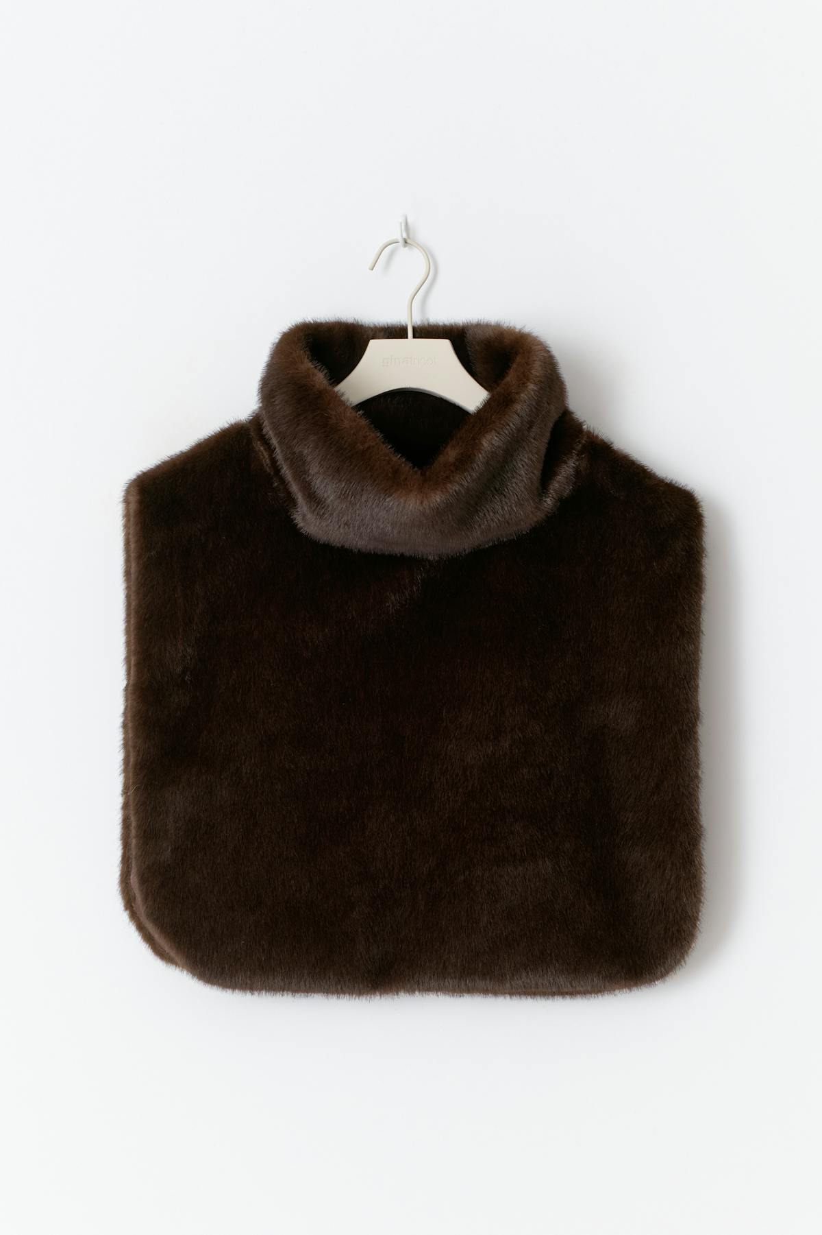 Faux fur collar