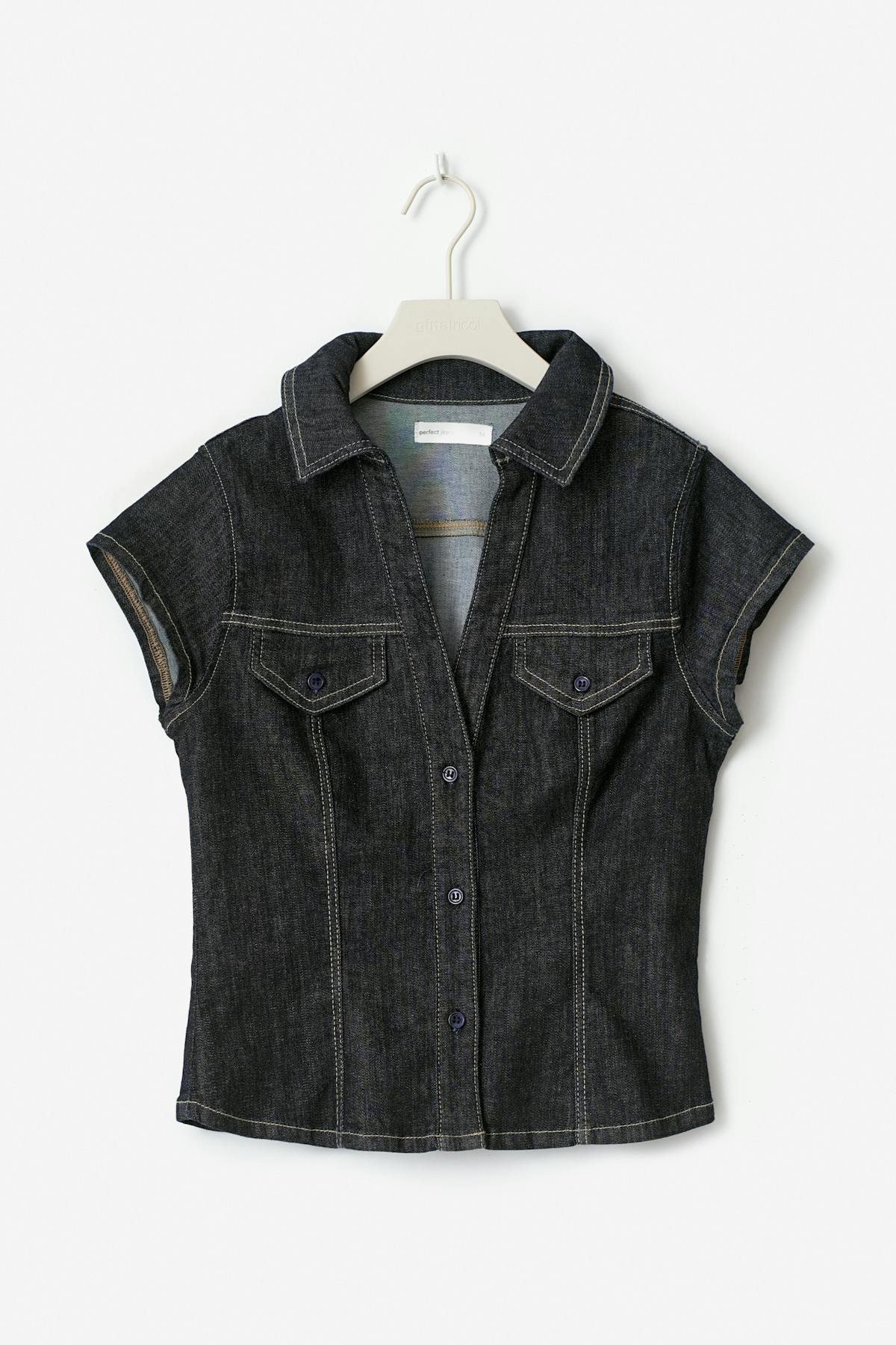 Fitted denim shirt