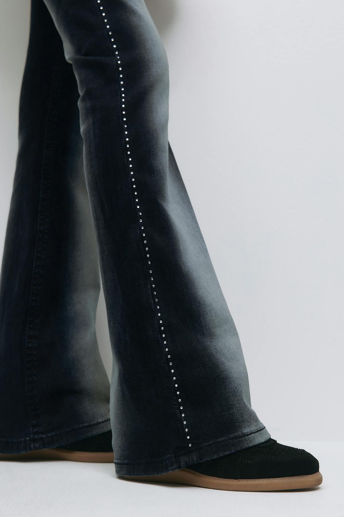 Low waist rhinestone jeans