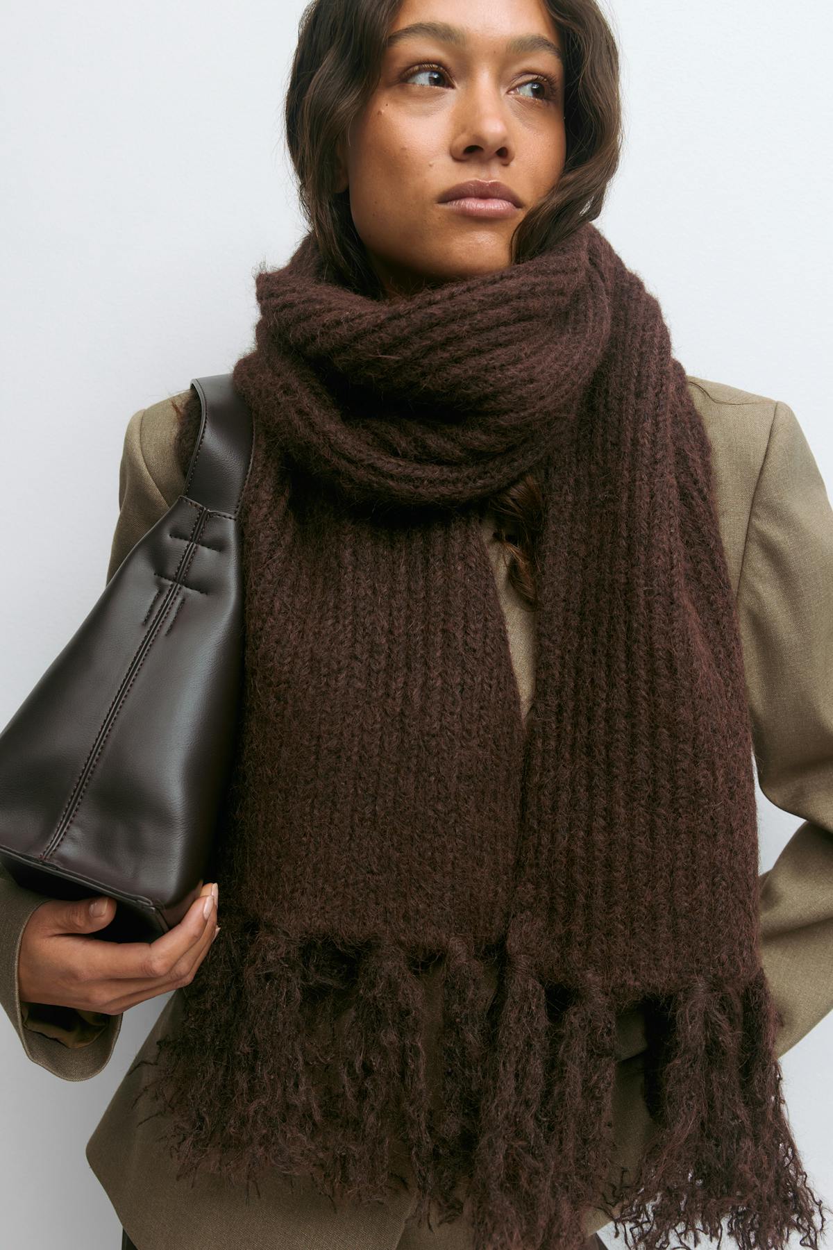 Chunky knit fringe scarf