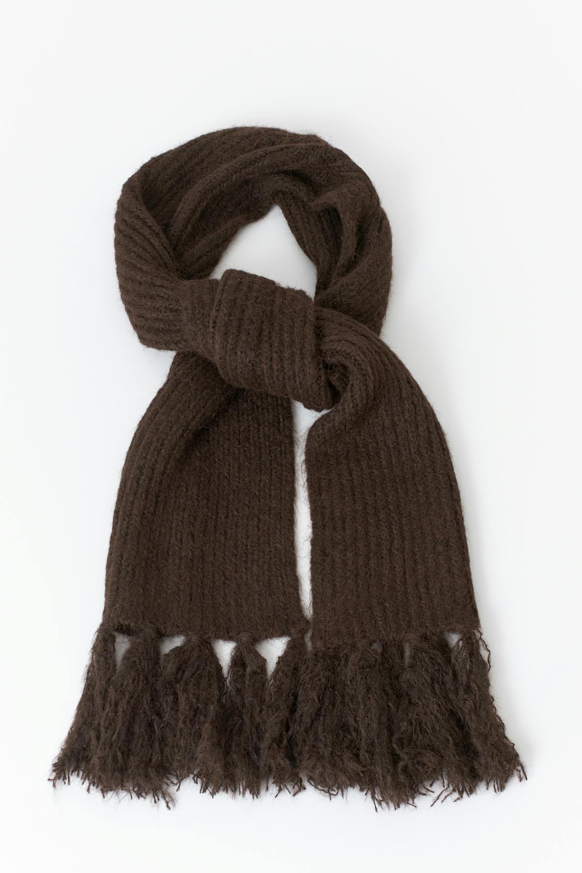 Chunky knit fringe scarf