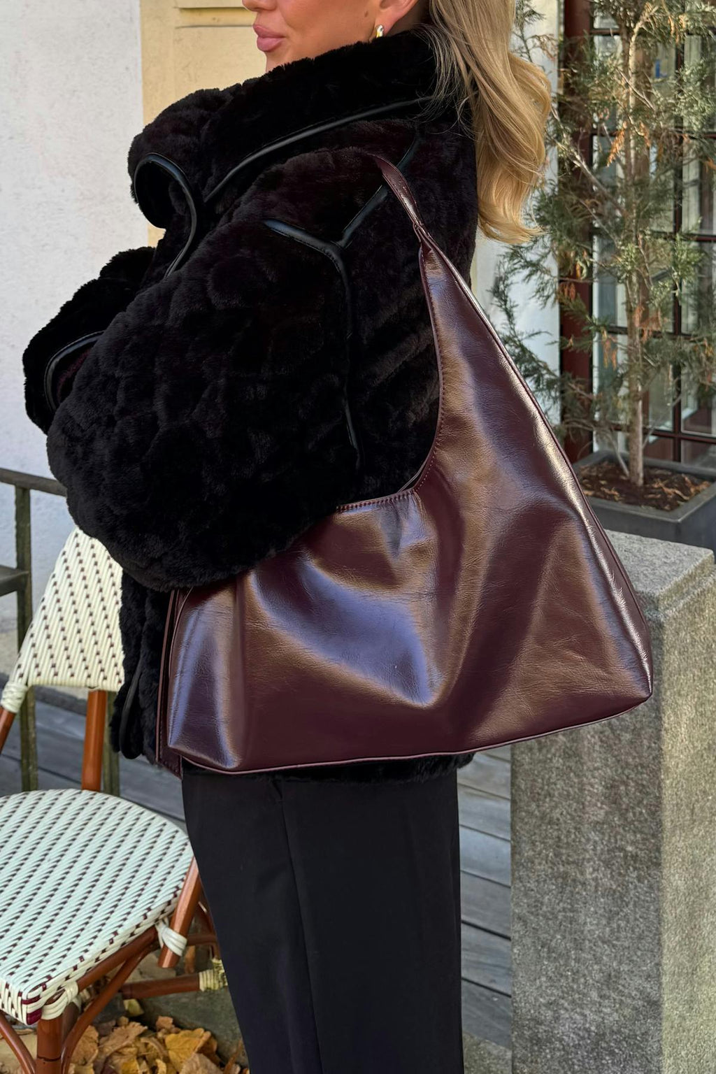 Wide shoulder bag