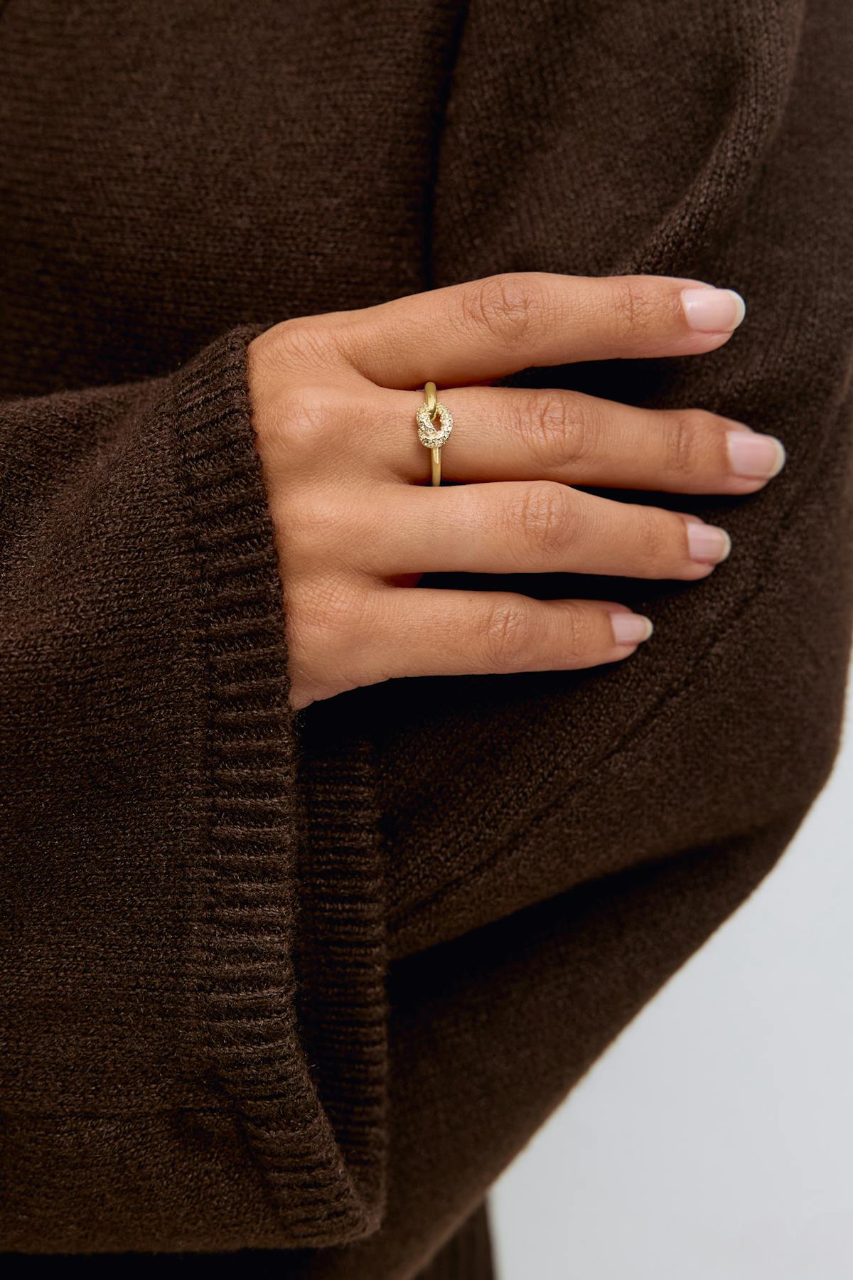 Knot ring