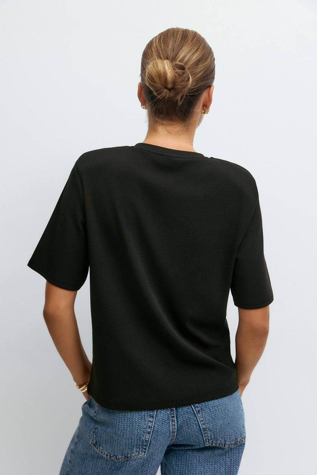 Shoulder pads tee