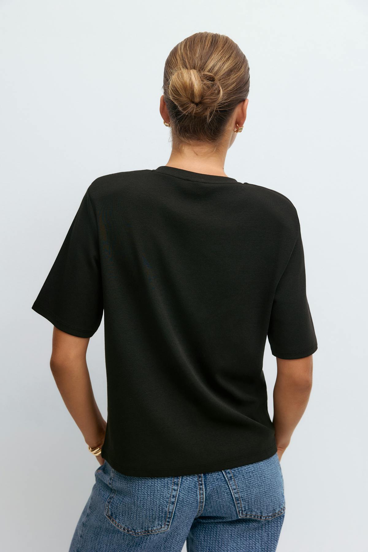 Shoulder pads tee