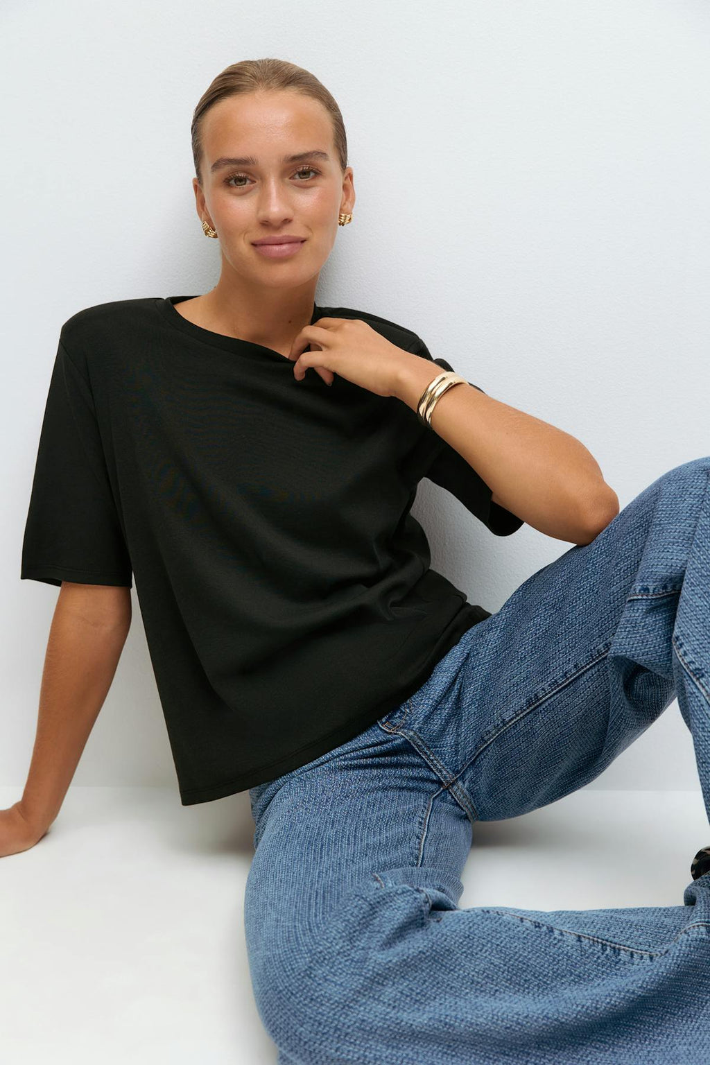 Shoulder pads tee