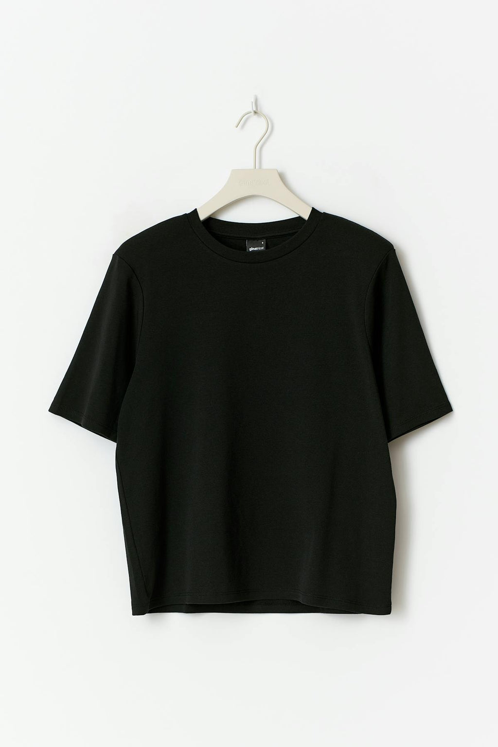 Shoulder pads tee