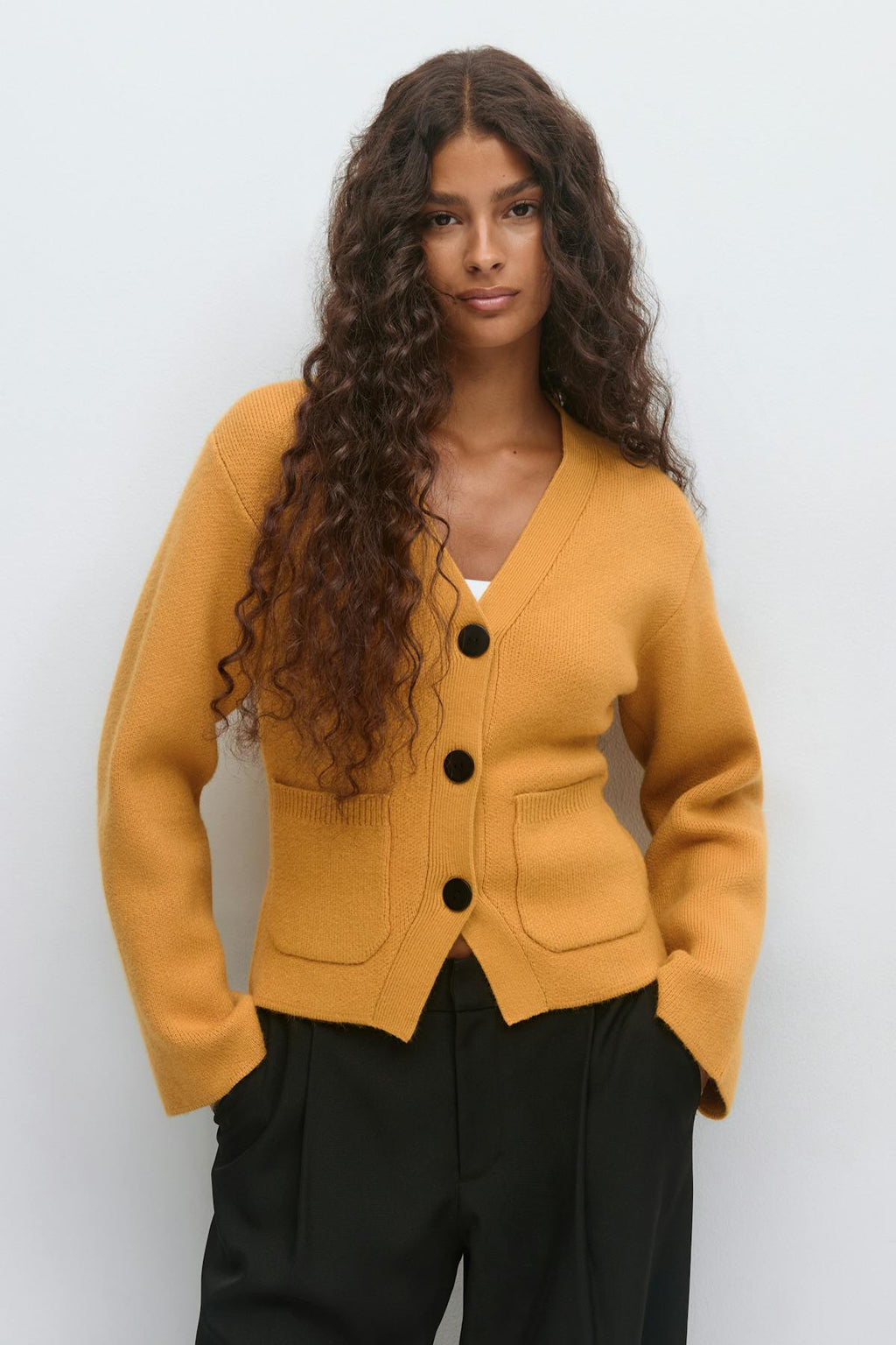 Shaped knitted cardigan