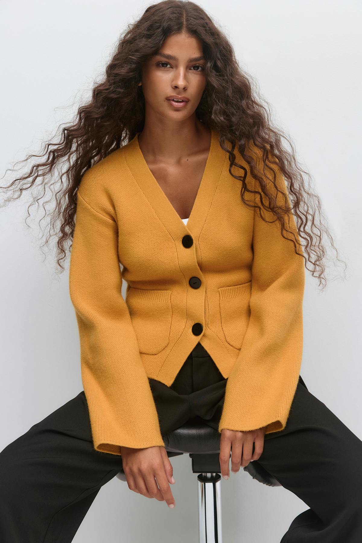 Shaped knitted cardigan