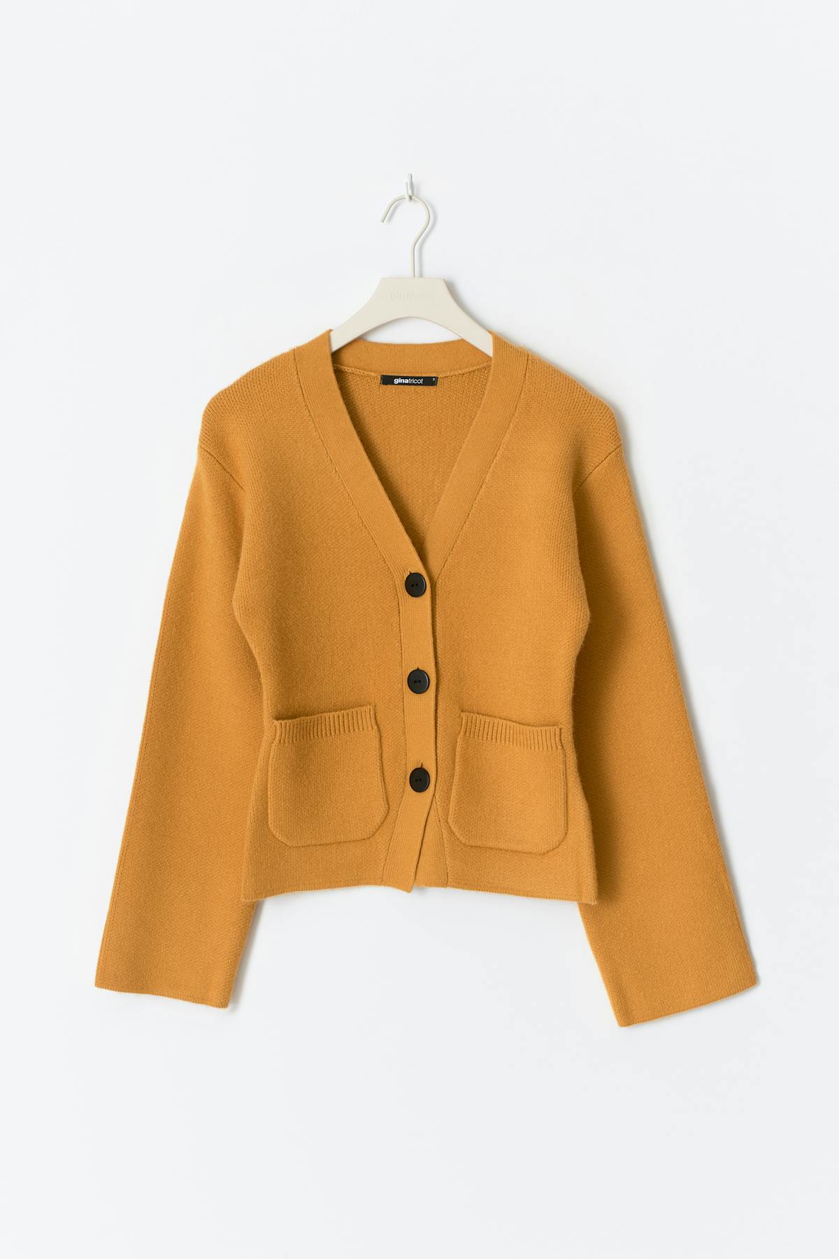 Shaped knitted cardigan