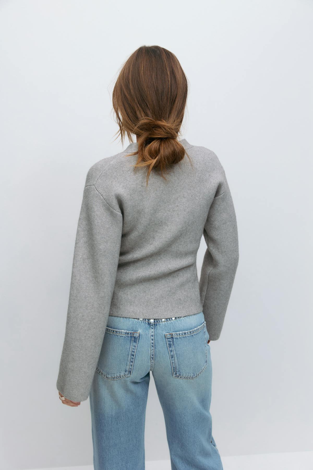 Shaped knitted cardigan