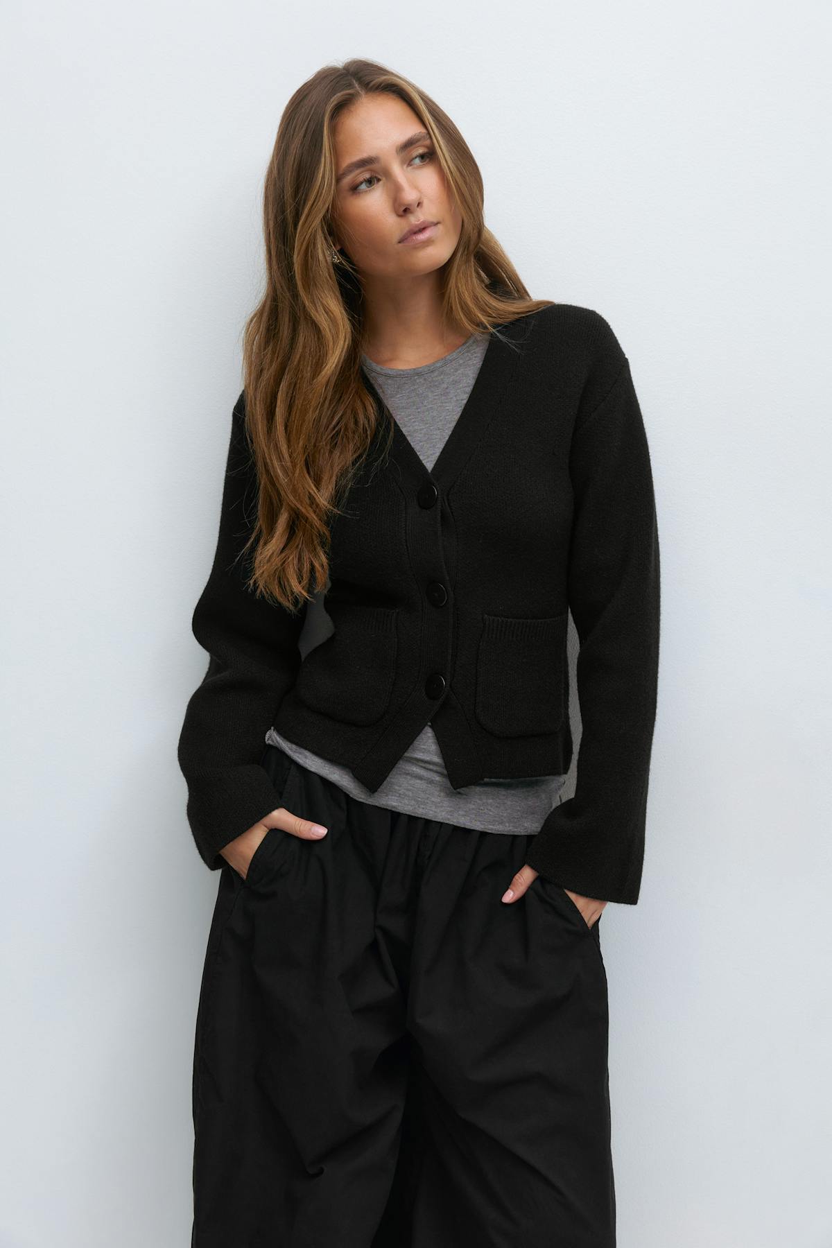 Shaped knitted cardigan