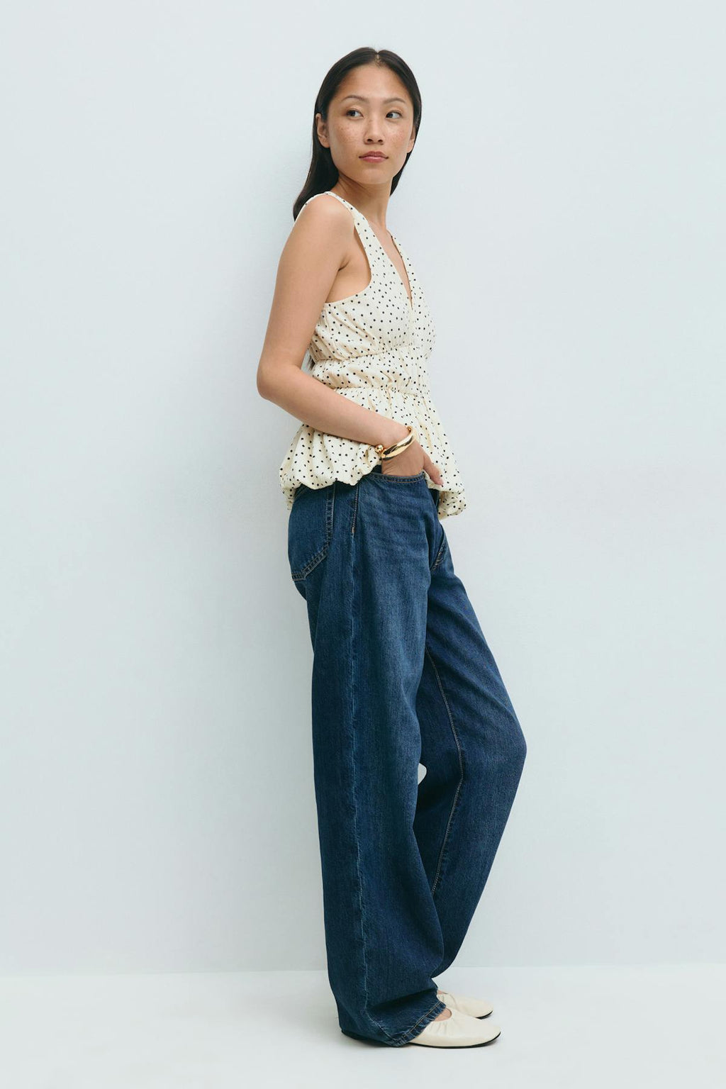 Balloon v-neck top