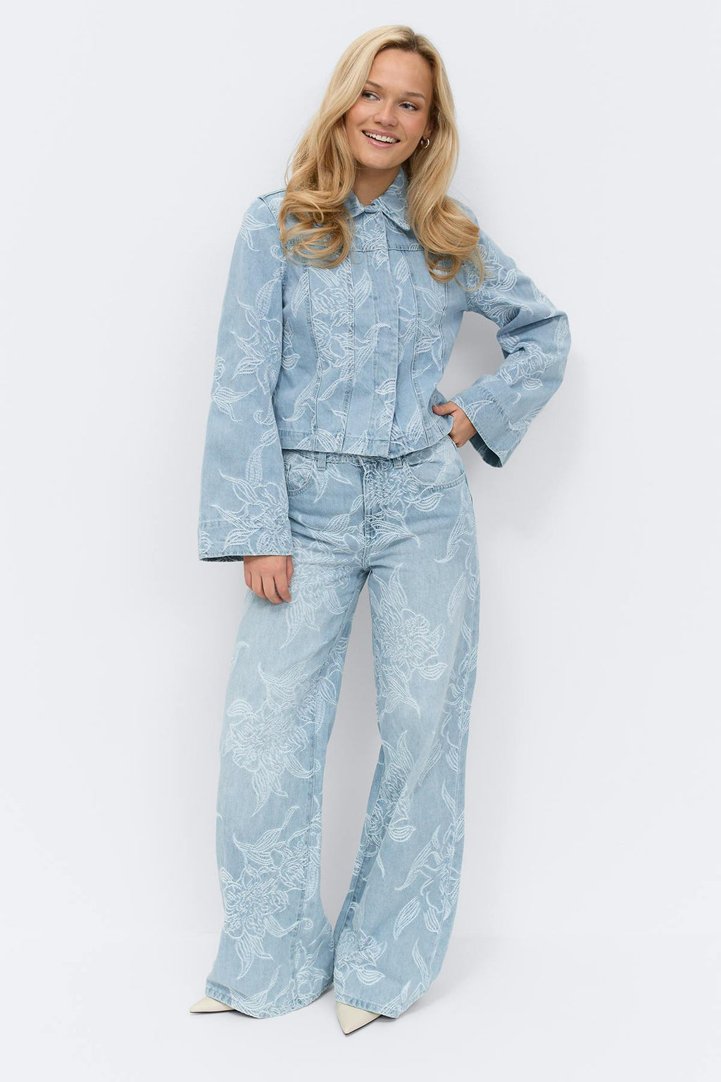 Embroidery jeans