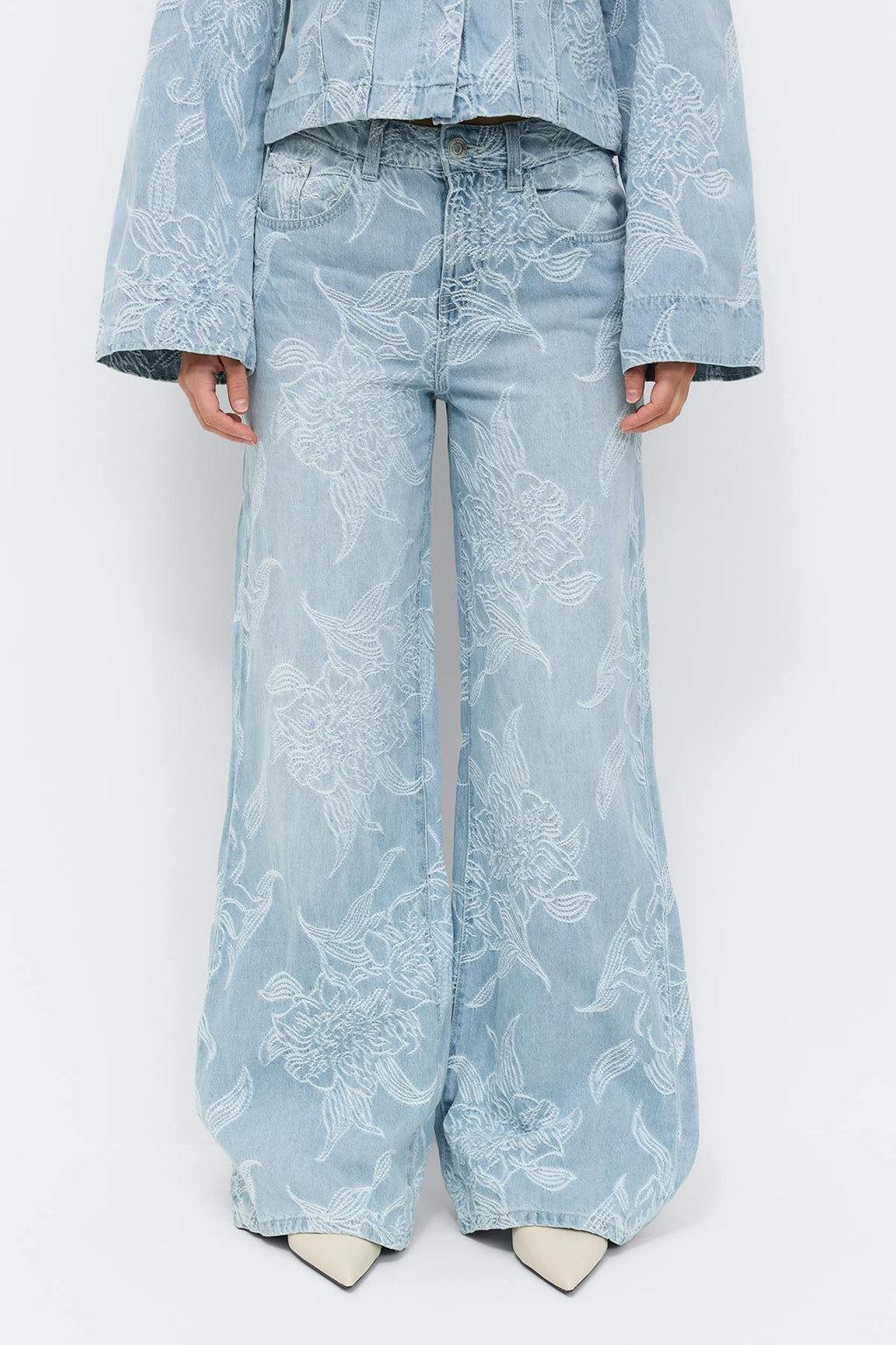 Embroidery jeans