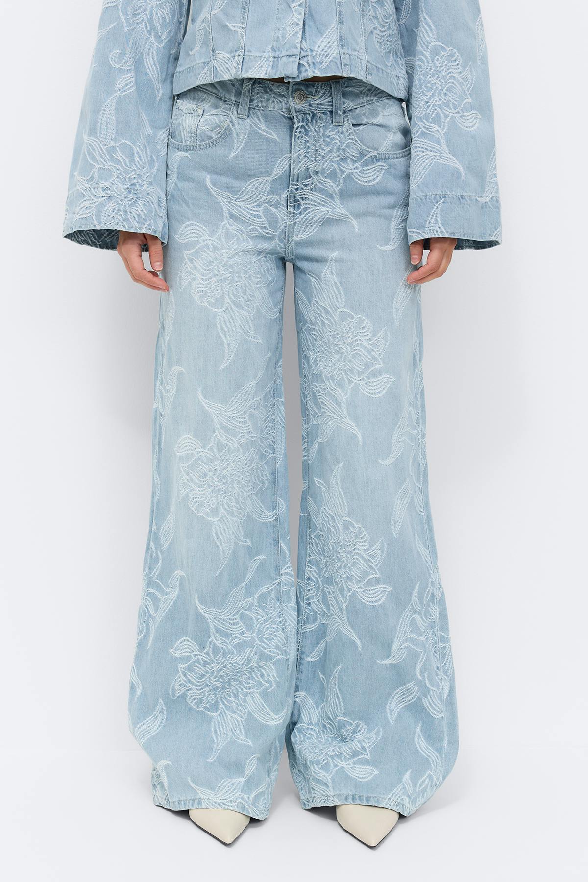 Embroidery jeans