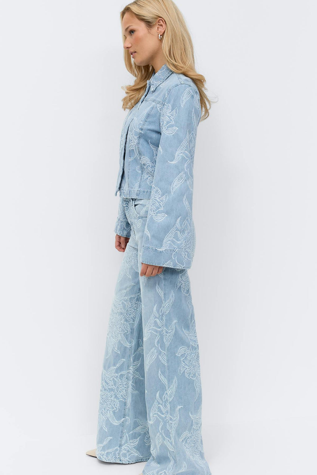 Embroidery jeans