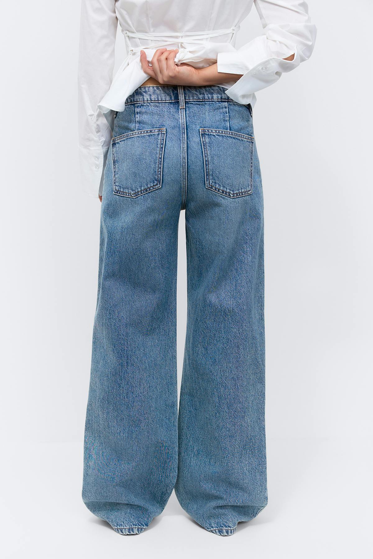 Pleated slouchy jeans