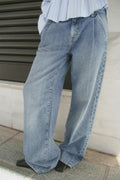 Pleated slouchy jeans