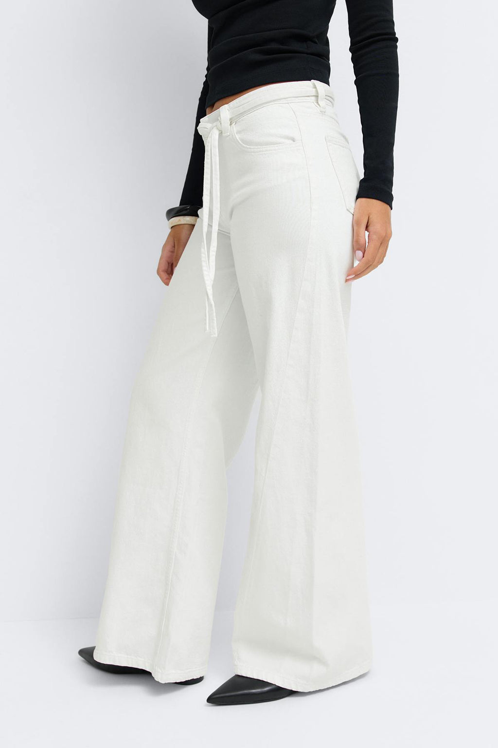Twisted wide jeans