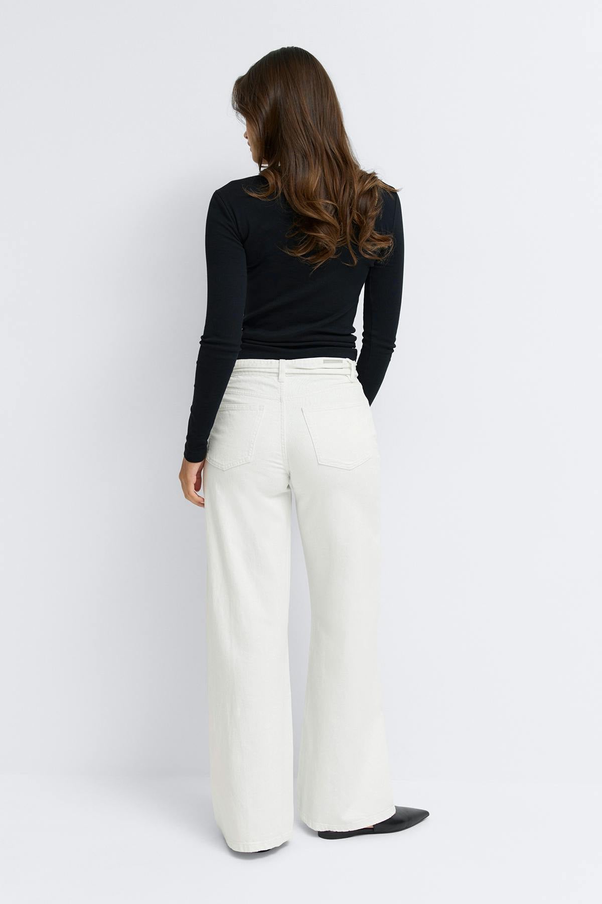 Twisted wide jeans