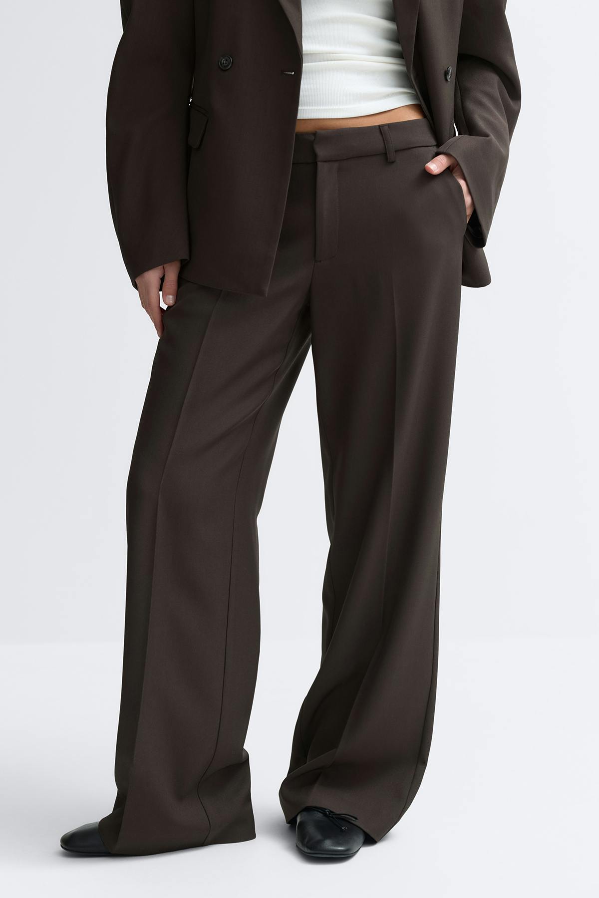 Low waist trousers
