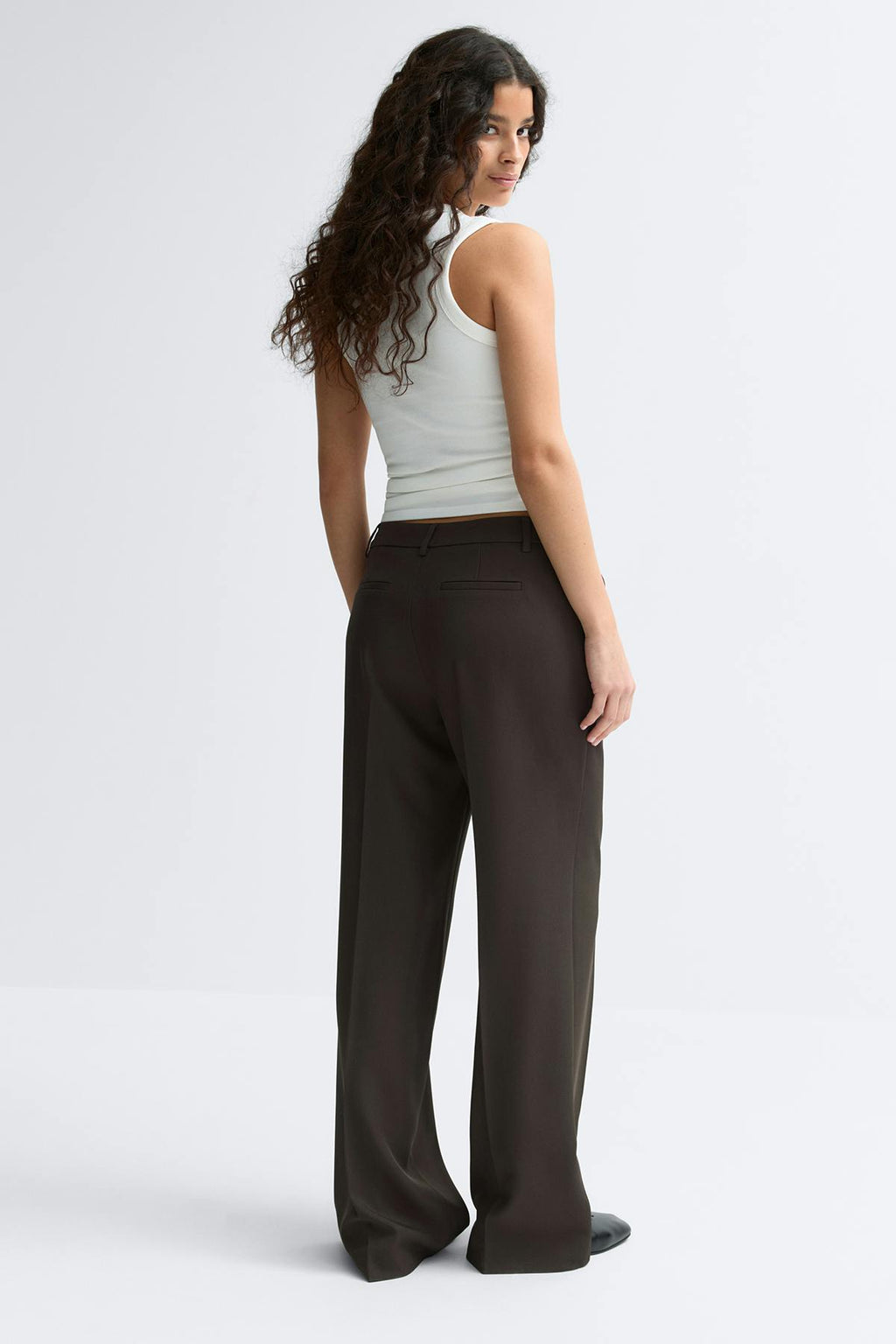 Low waist trousers