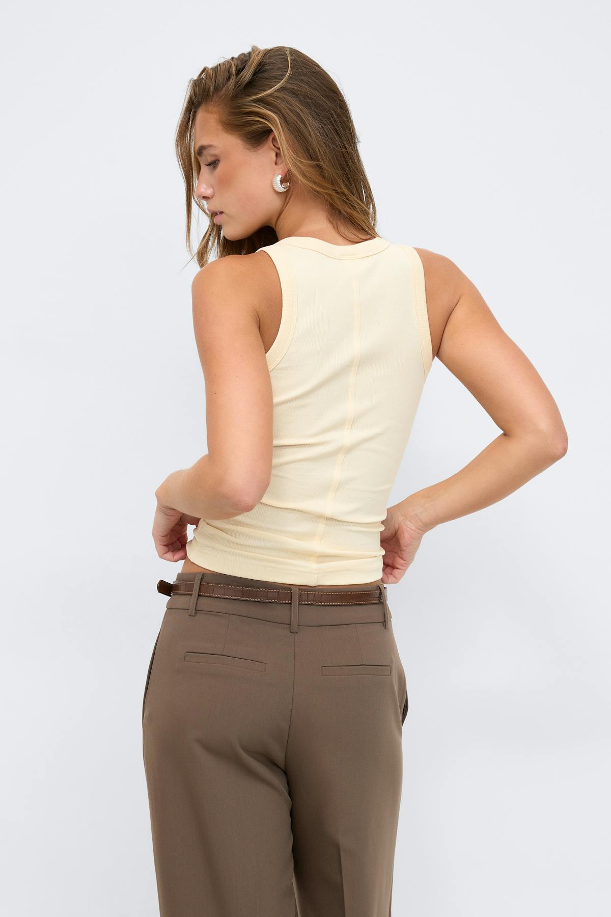 Tight fit rib tank