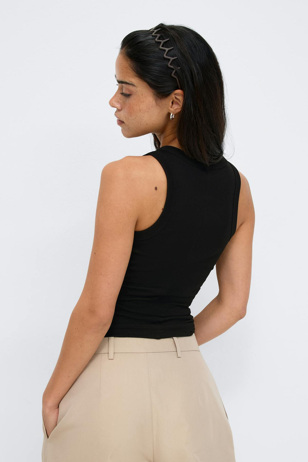 Tight fit rib tank