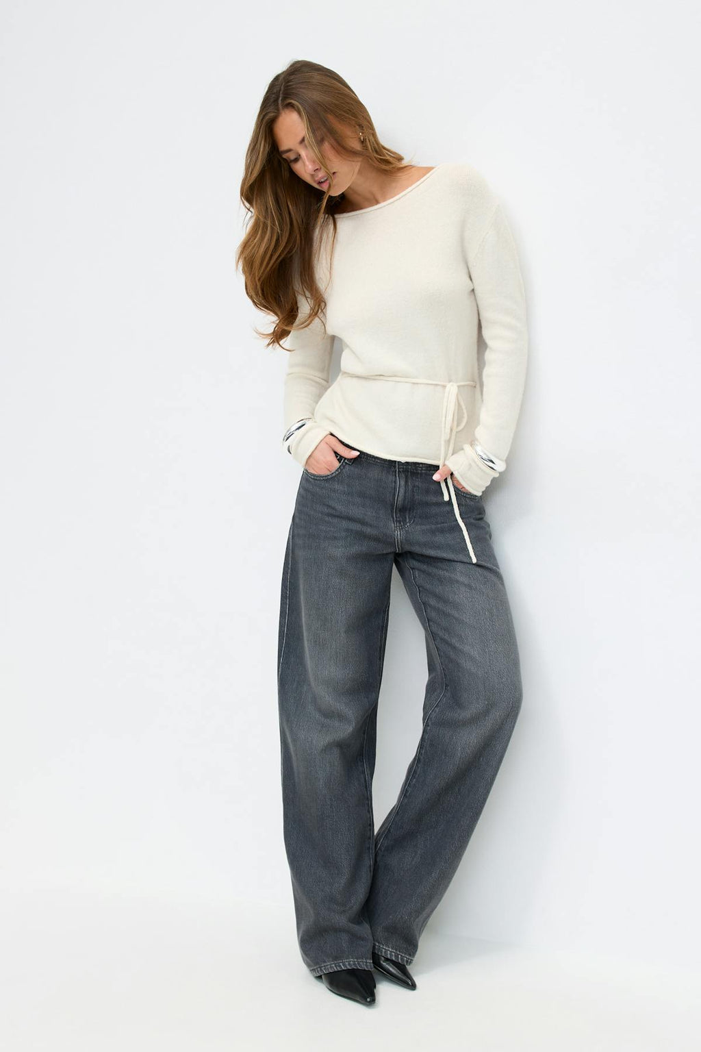 Knitted tie top