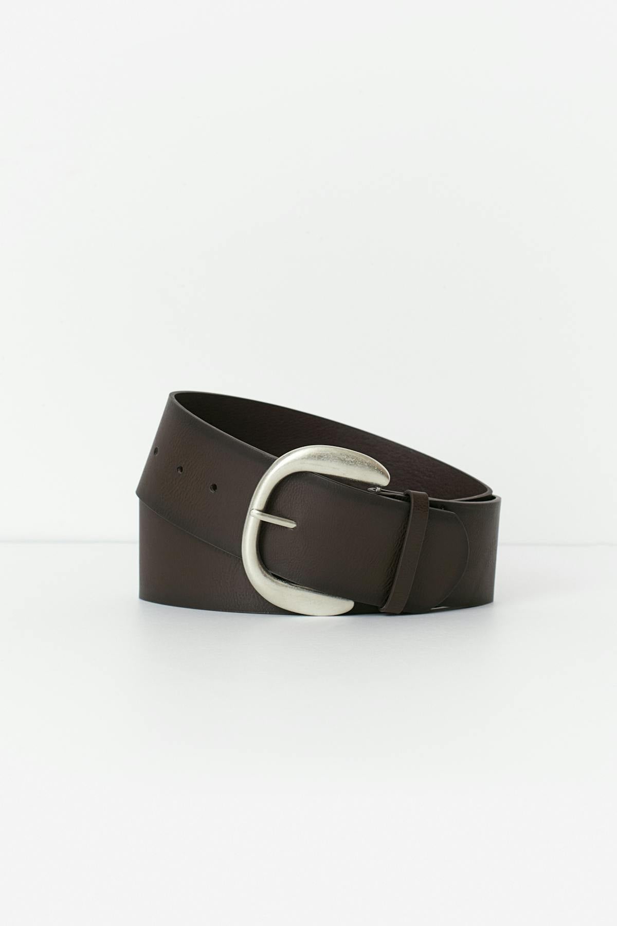 Large buckle belt