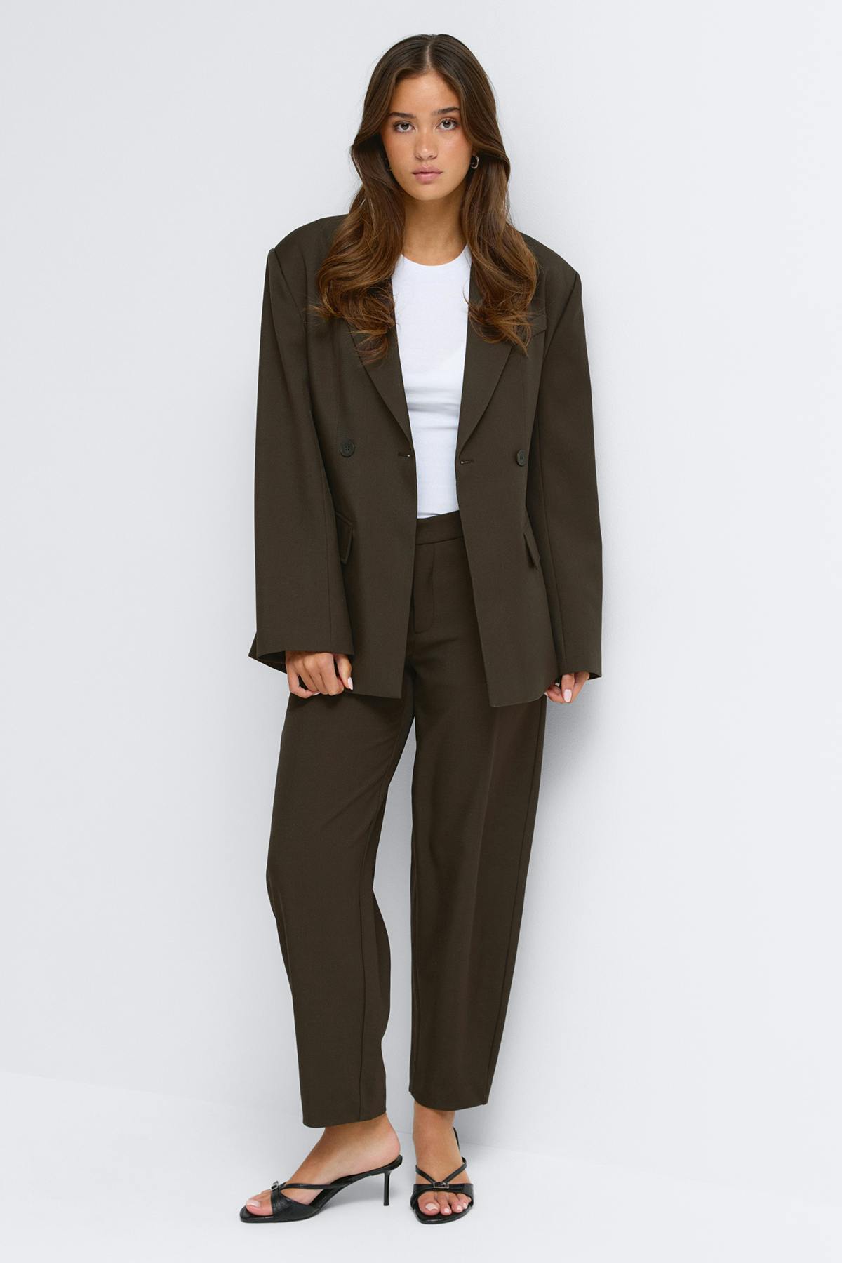 Mid waist barrel trousers