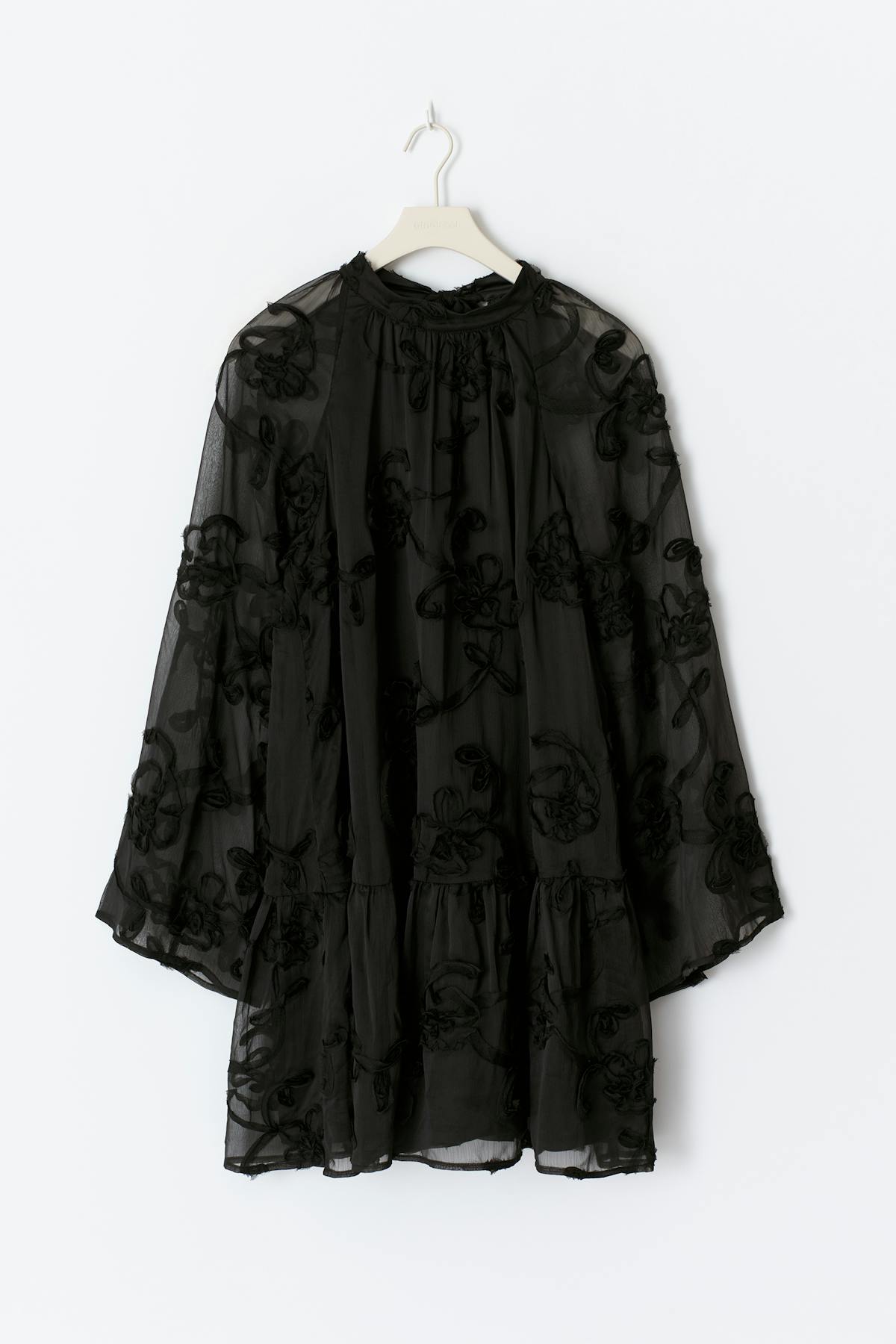 Structure dress