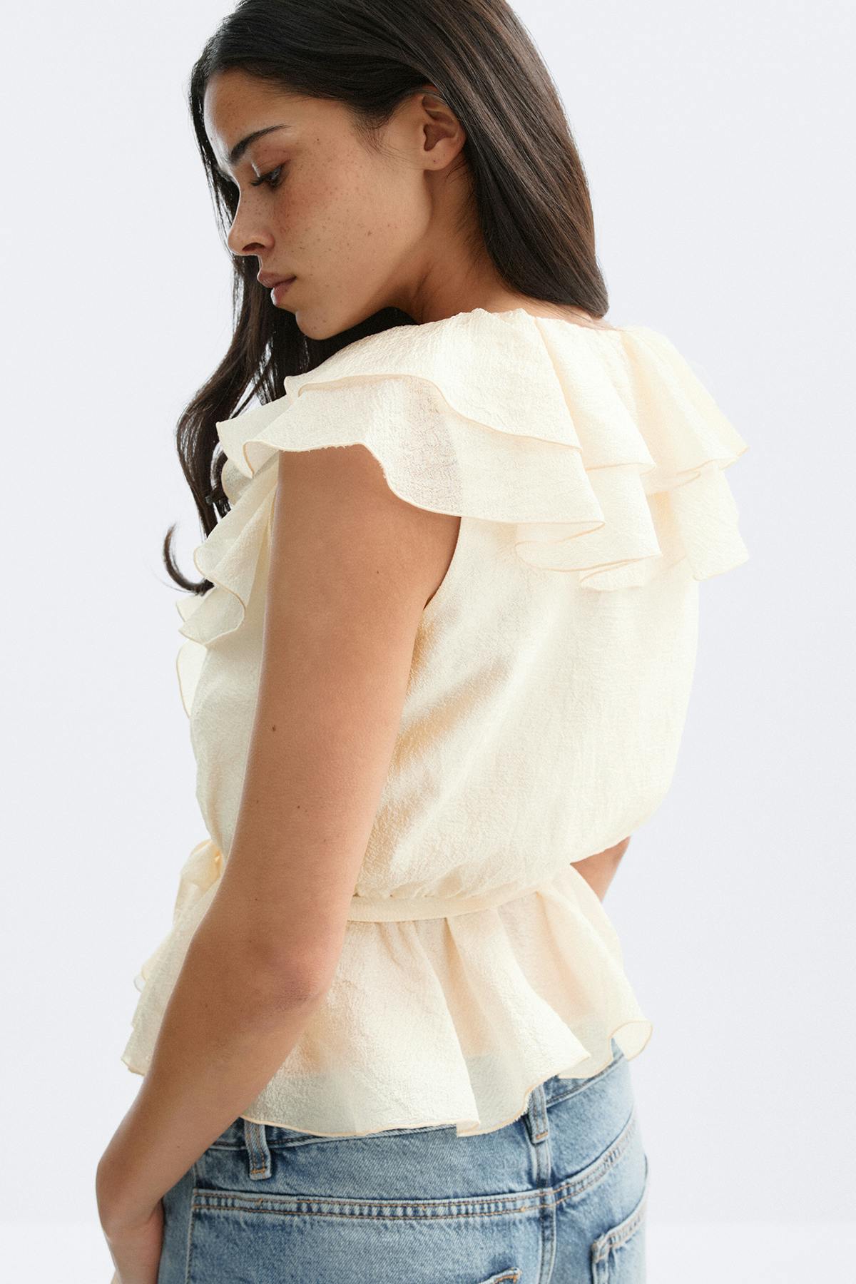Frill top