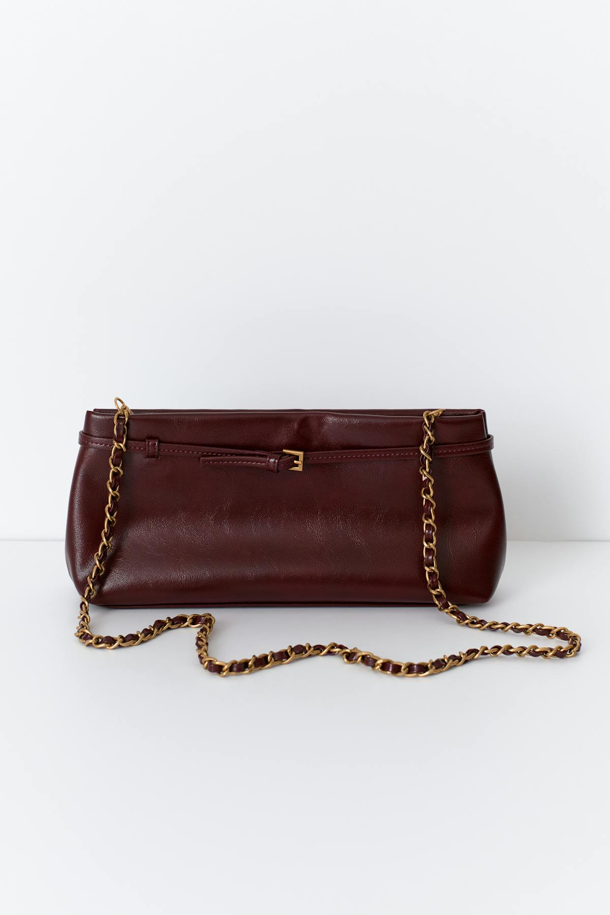 Chain strap clutch bag