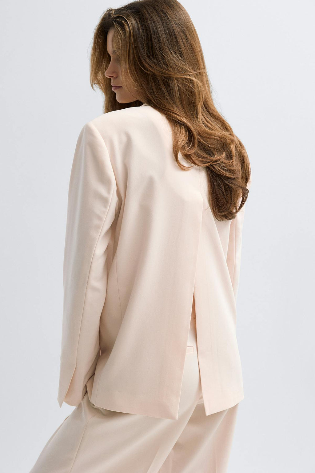 Back high slit blazer