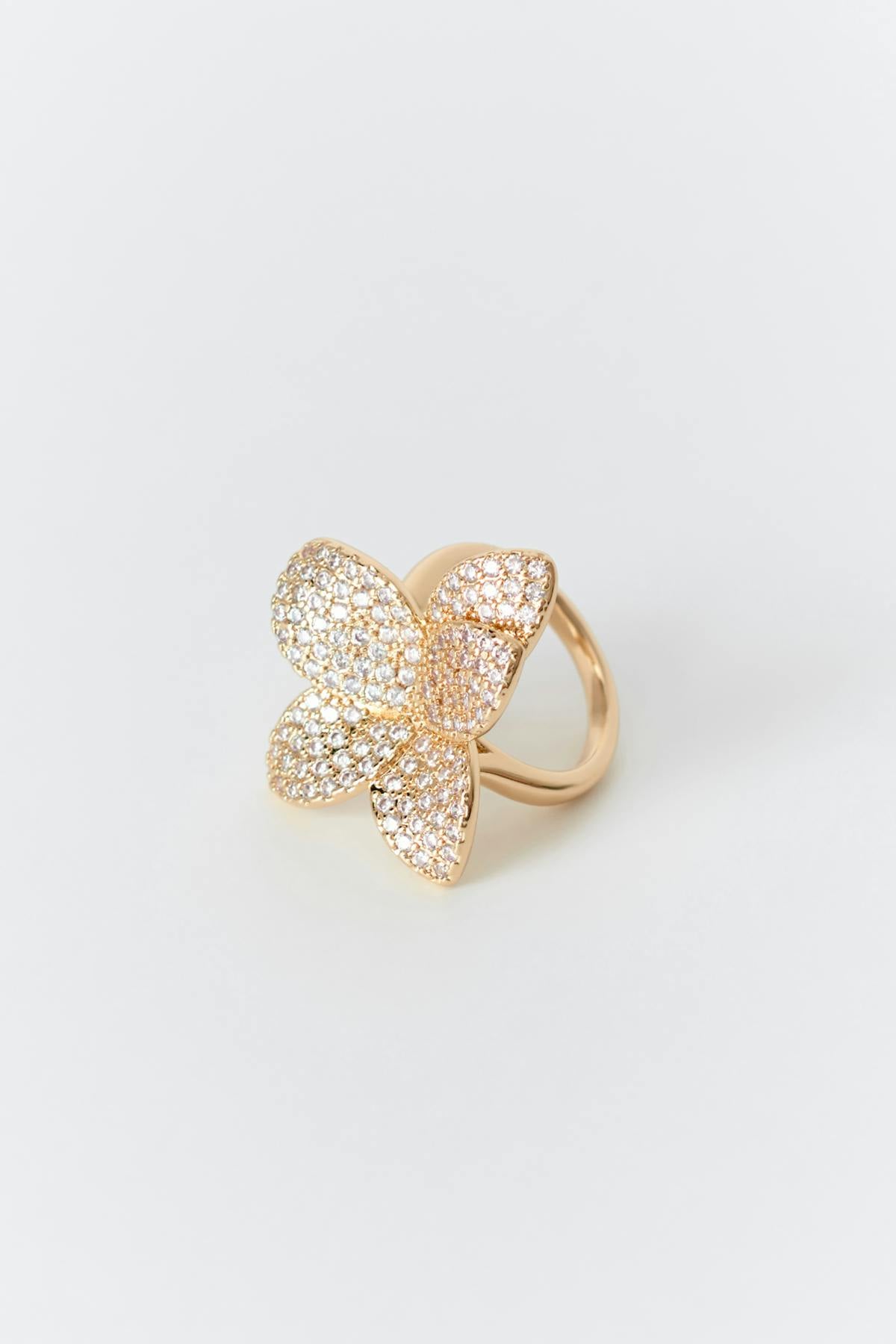 Pave flower ring