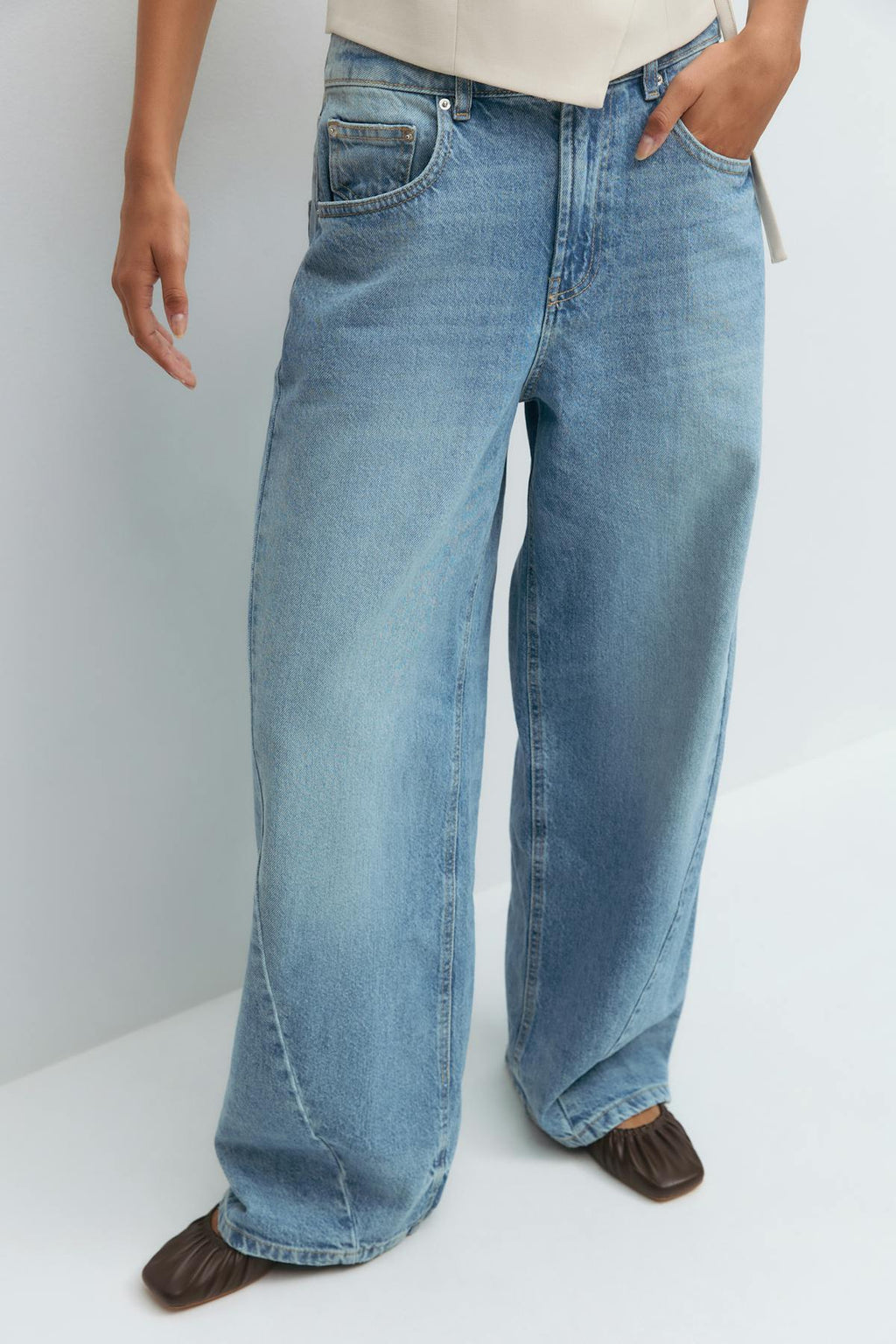 Barrel balloon jeans