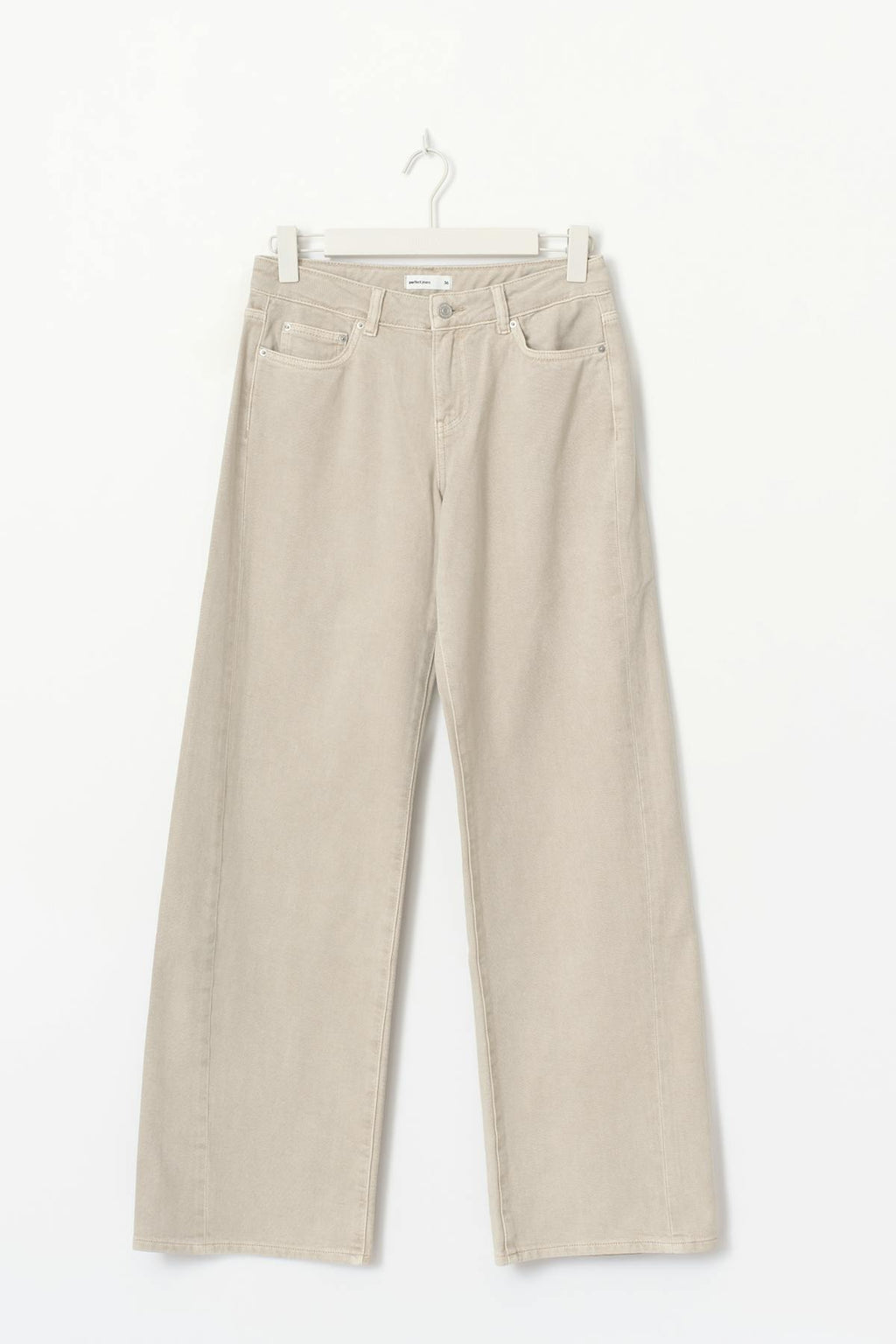 Low wide jeans
