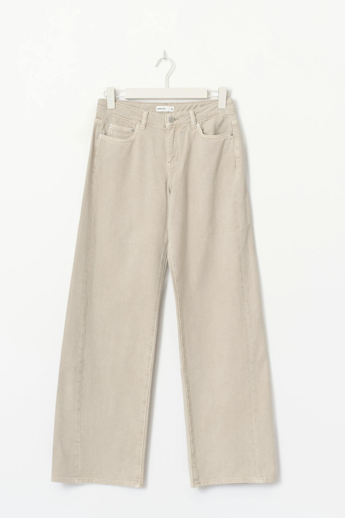 Low wide jeans