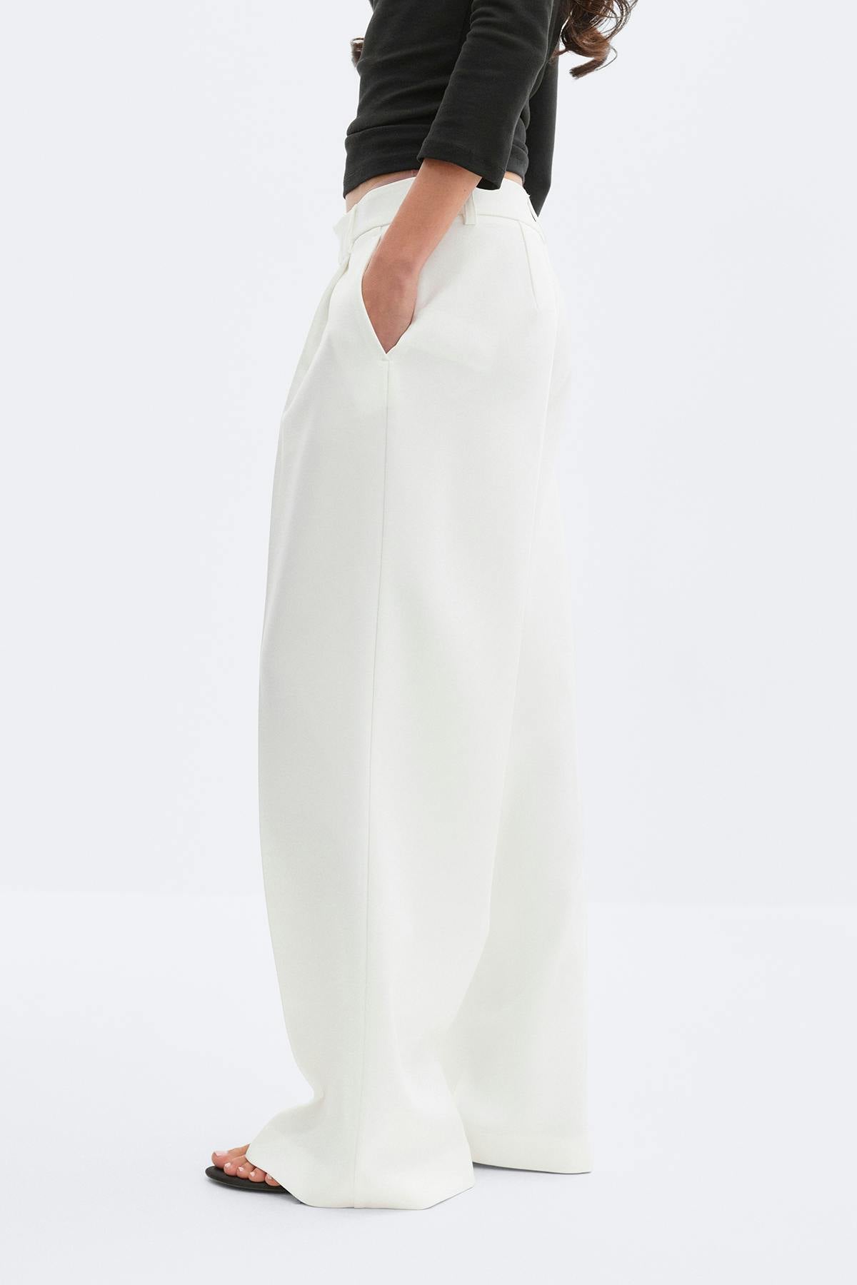 Mid waist pleated trousers