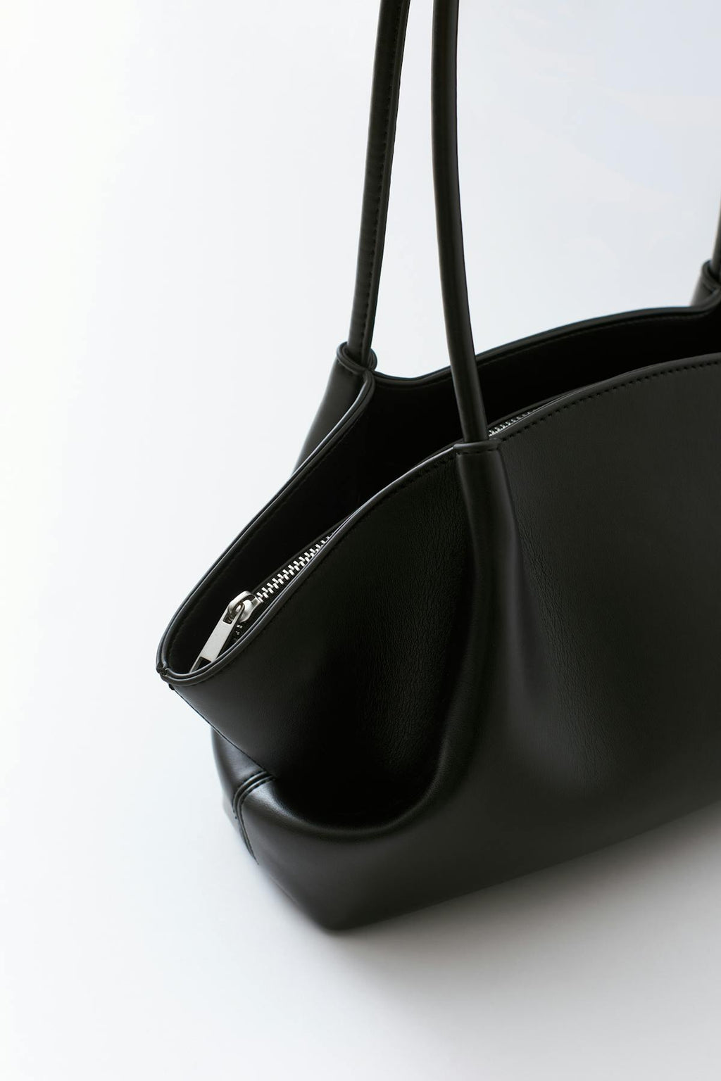 Fold detail shoulder bag
