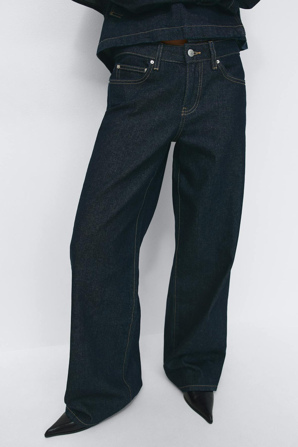 Low wide jeans