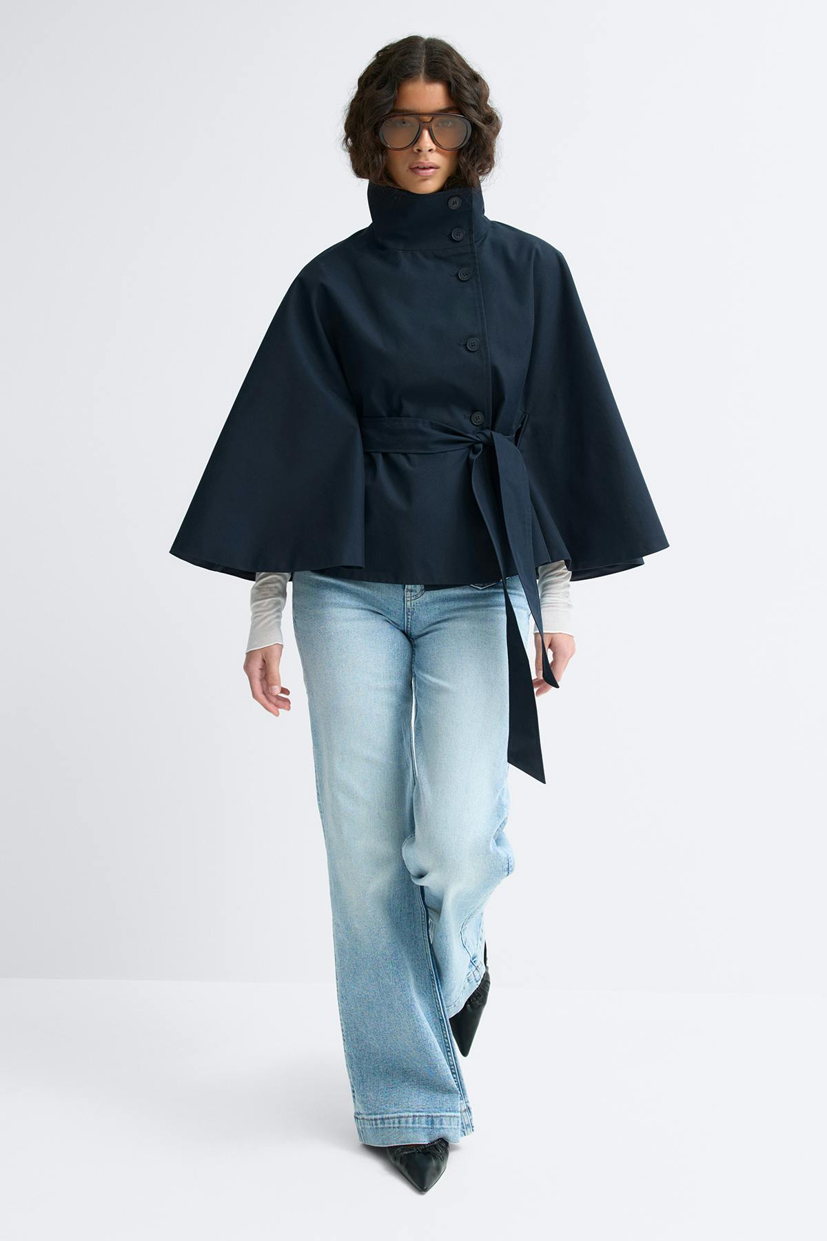 Short cape trench jacket