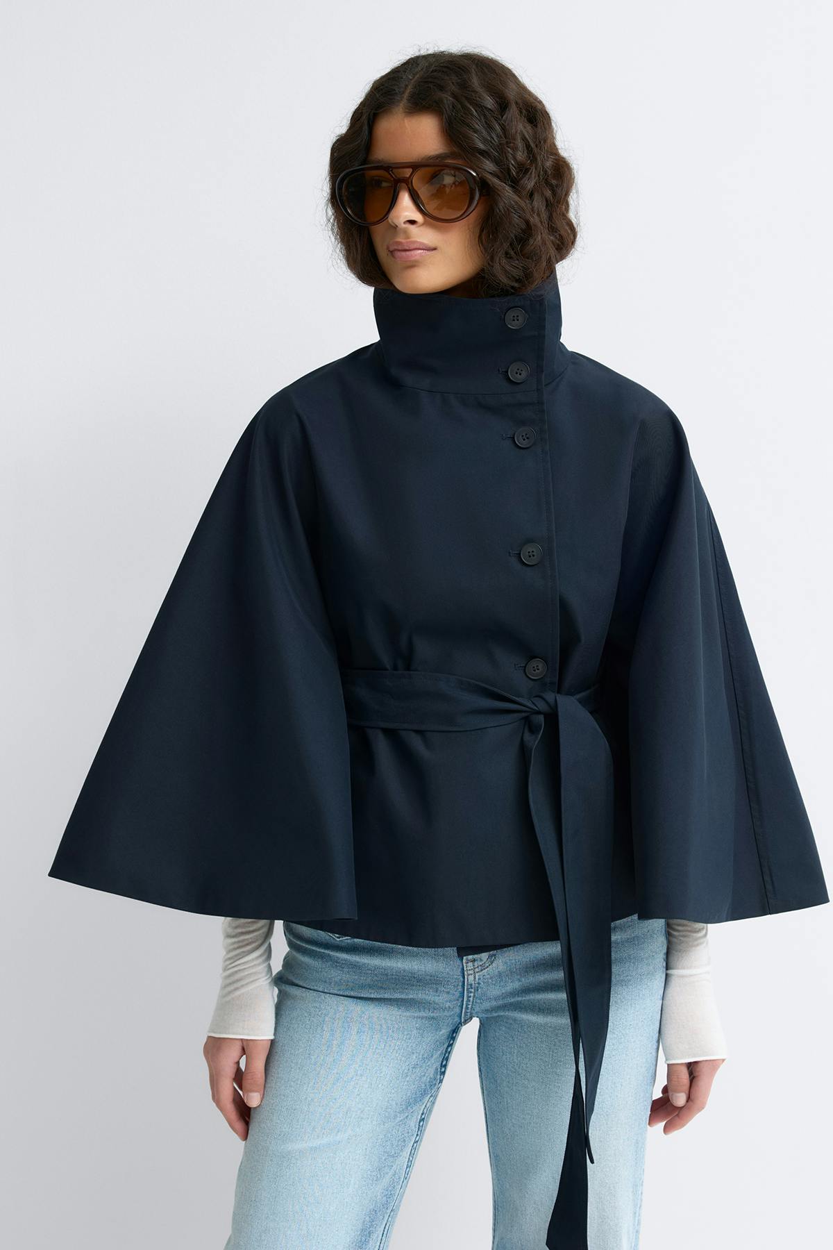 Short cape trench jacket