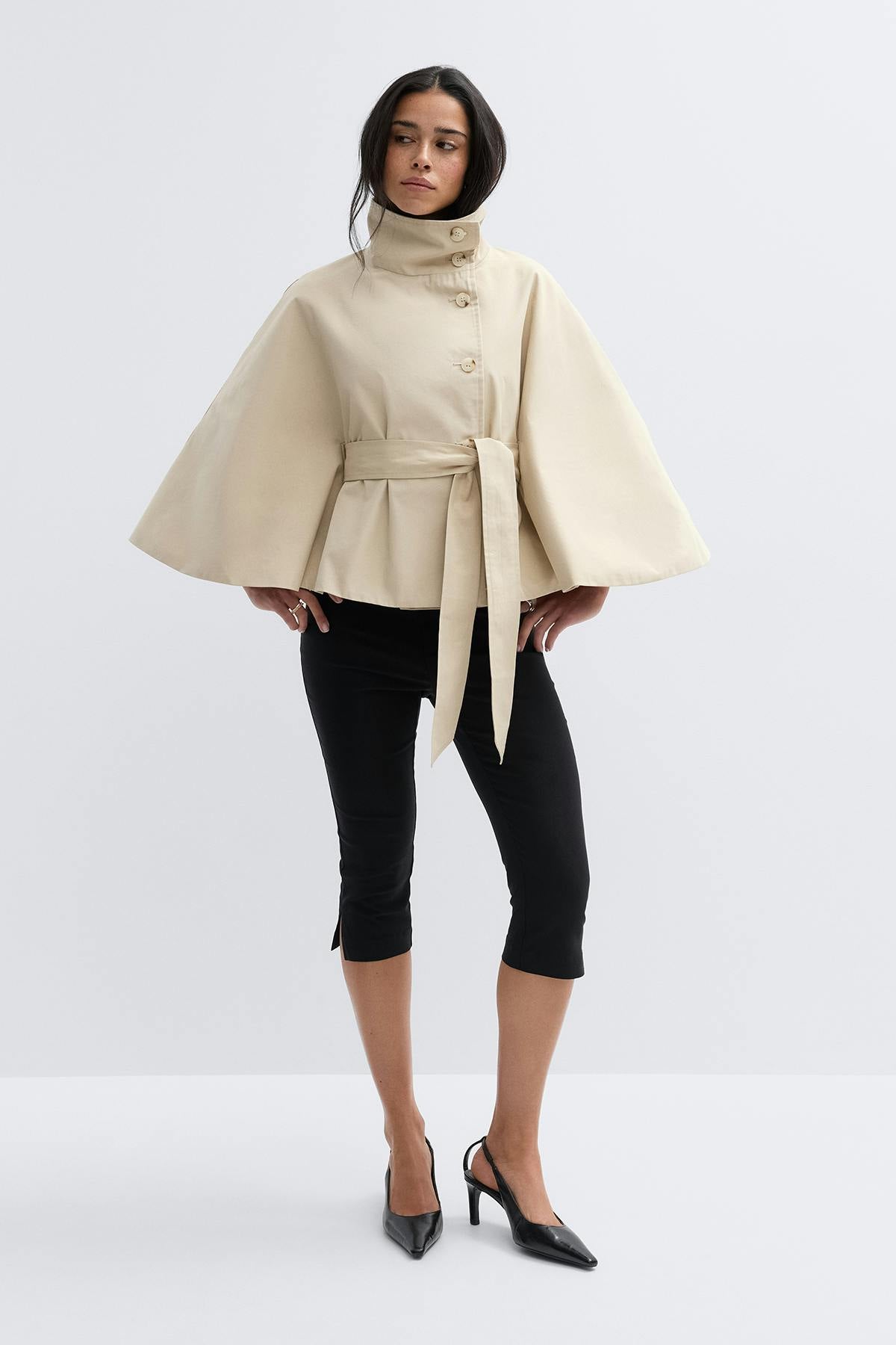 Short cape trench jacket